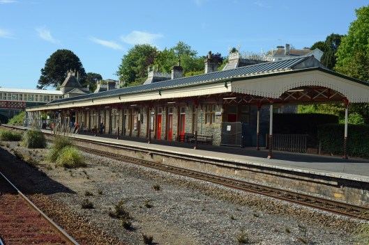 The Up (London) side buildings at Torquay