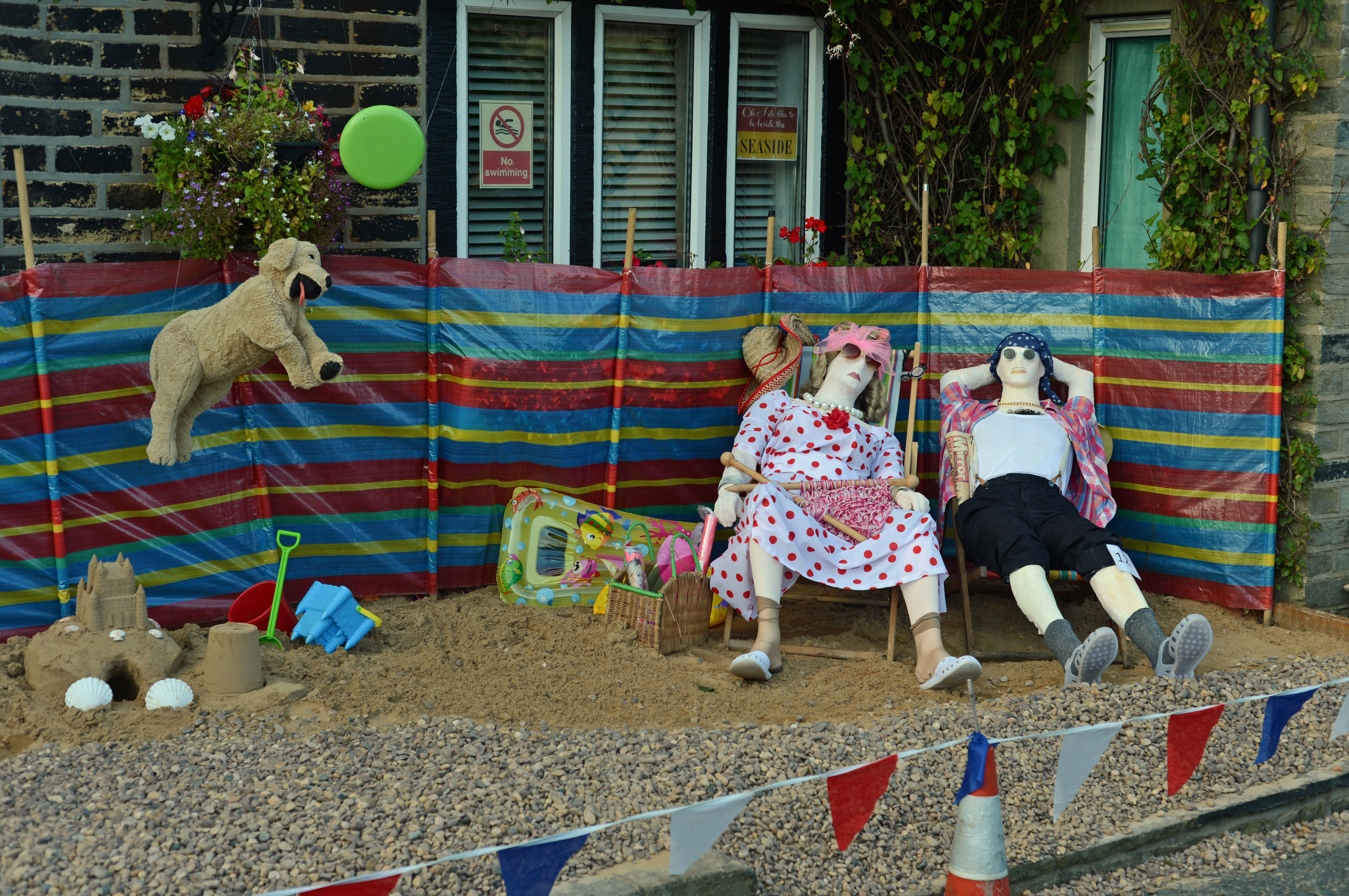 This was our favourite because of its scale, inventiveness & style. I really like the dog jumping for the frisbee!