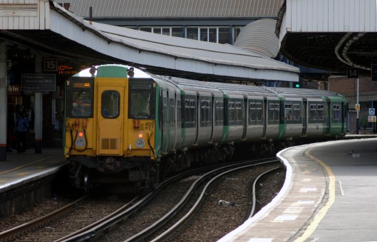 DG07795. 455837.Clapham Jn. 4.10.06.