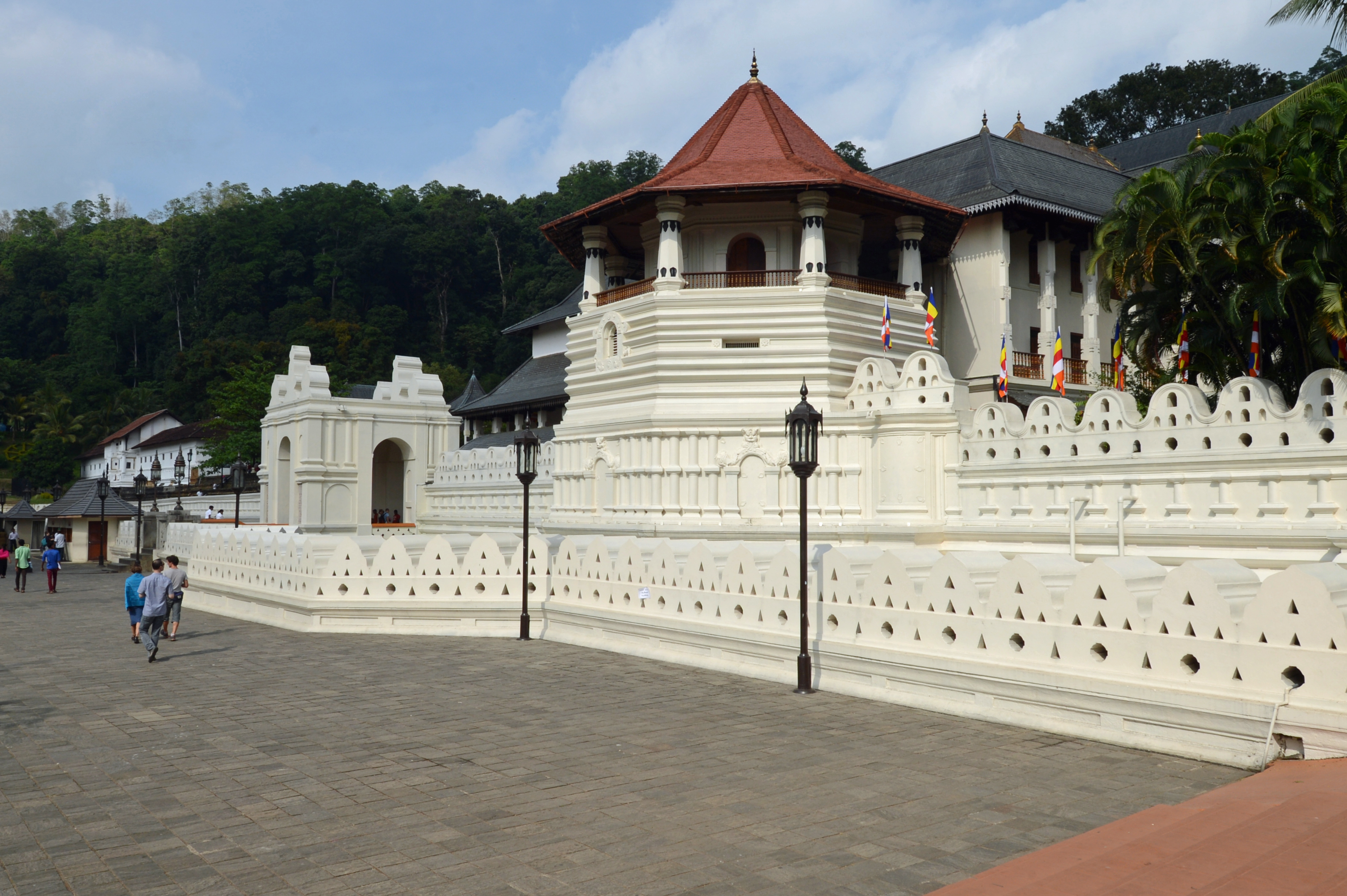 DG237638. Temple of the tooth. Kandy. Sri Lanka. 13.1.16.