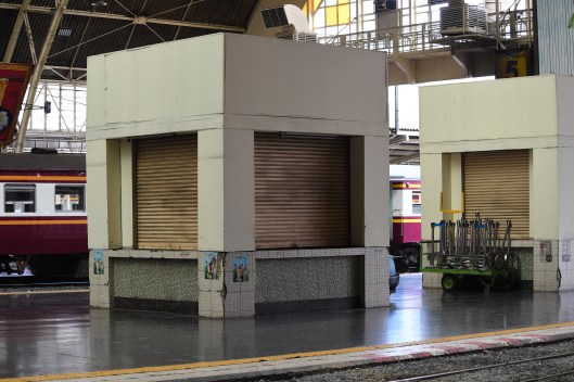 DG262462. All the platform shops are now closed and deserted. Hualamphong. Bangkok. Thailand. 11.1.17.JPG