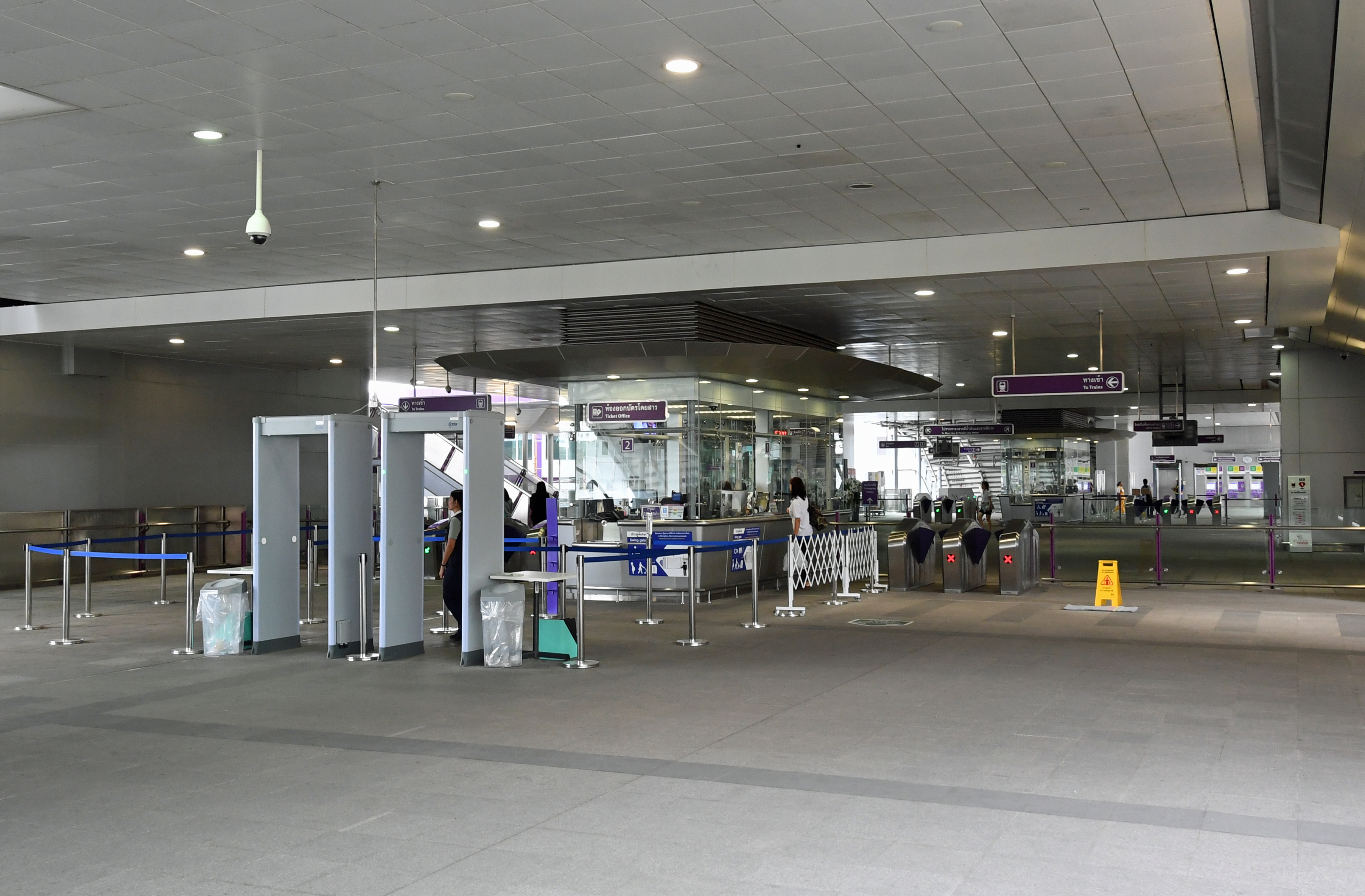 dg262517-concourse-purple-line-station-tao-poon-bangkok-thailand-11-1-16