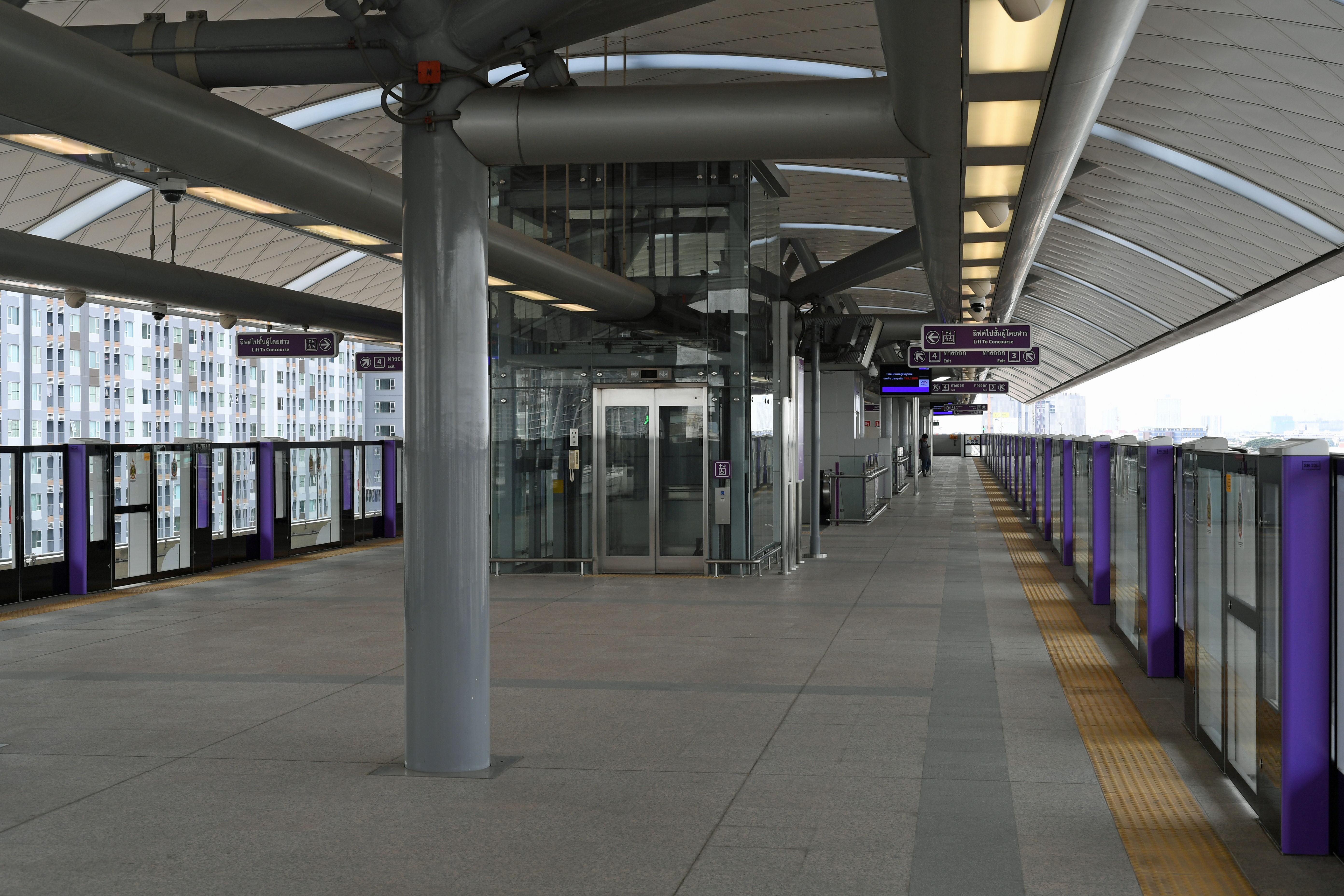 dg262528-platform-level-purple-line-station-bang-son-bangkok-thailand-11-1-16