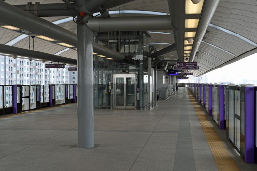 dg262528-platform-level-purple-line-station-bang-son-bangkok-thailand-11-1-16