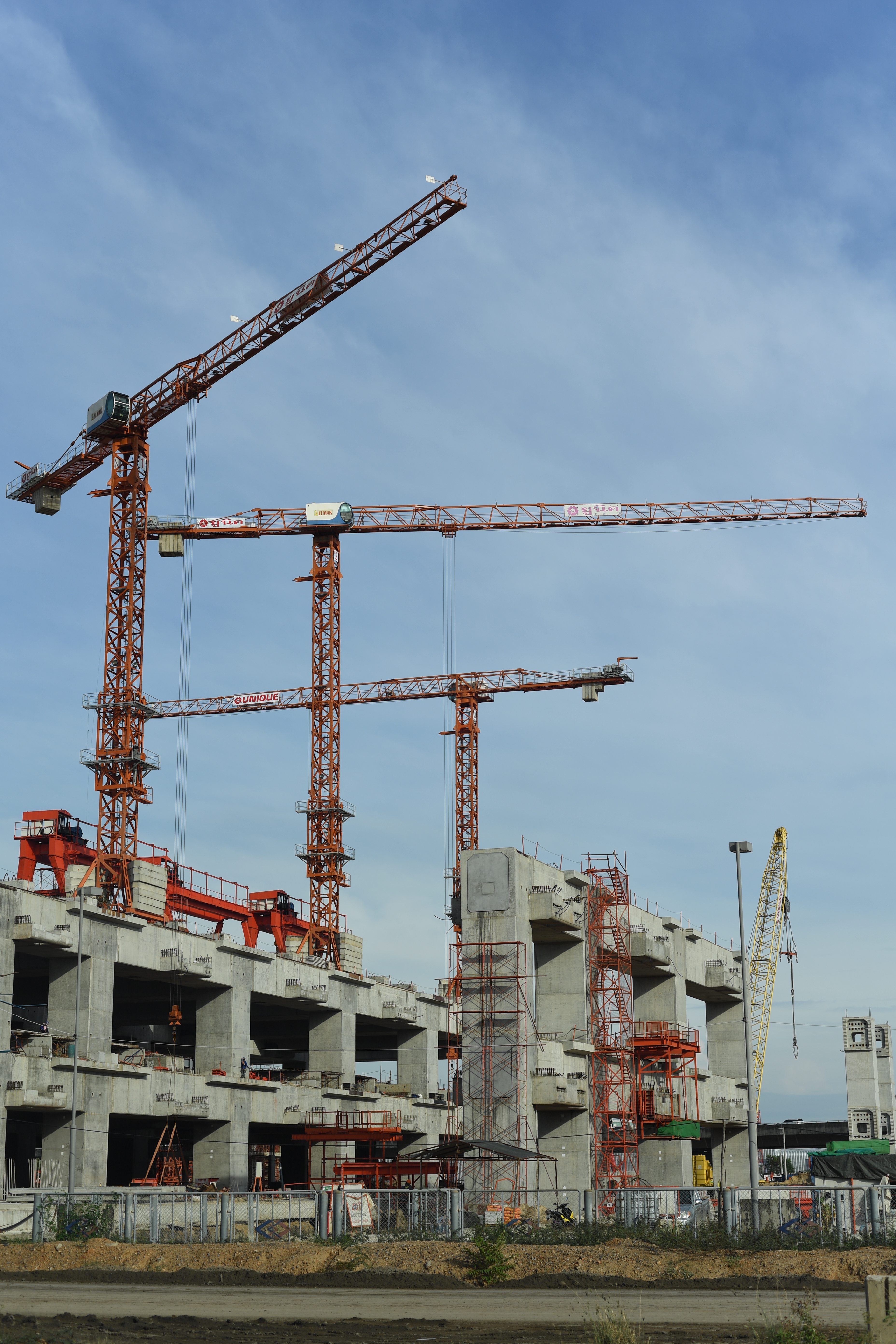 dg262624-building-the-new-station-bang-sue-bangkok-thailand-11-1-17