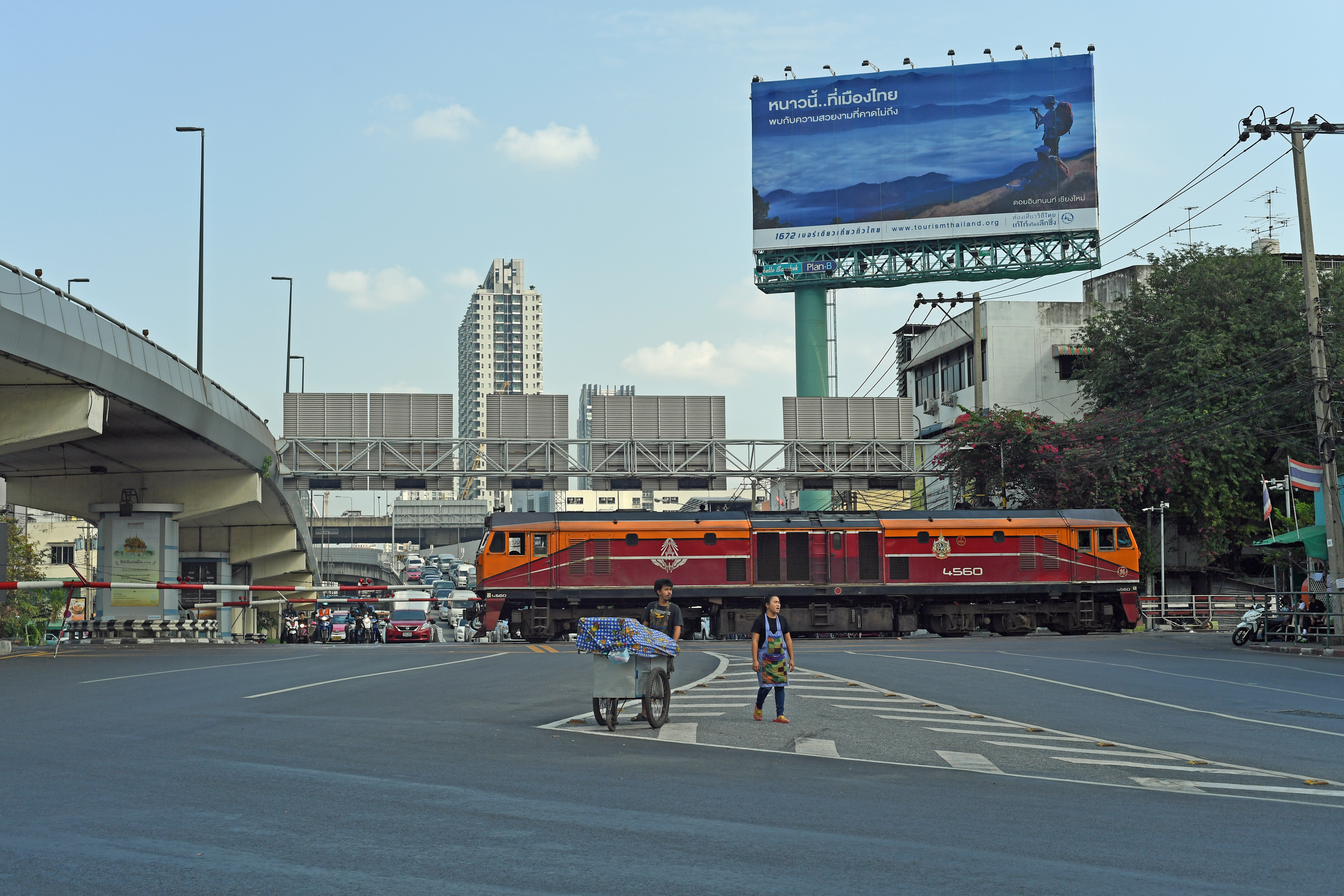 DG263864. 4560. Yommarat Jn. Bangkok. Thailand. 2.2.17.JPG