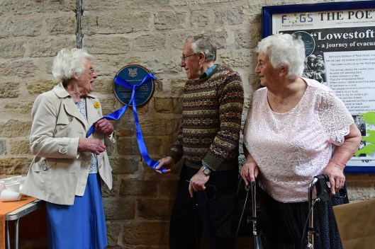 DG271489. Some of the original Lowestoft evacuees unveil a commemorative plaque. Glossop. 2.6.17