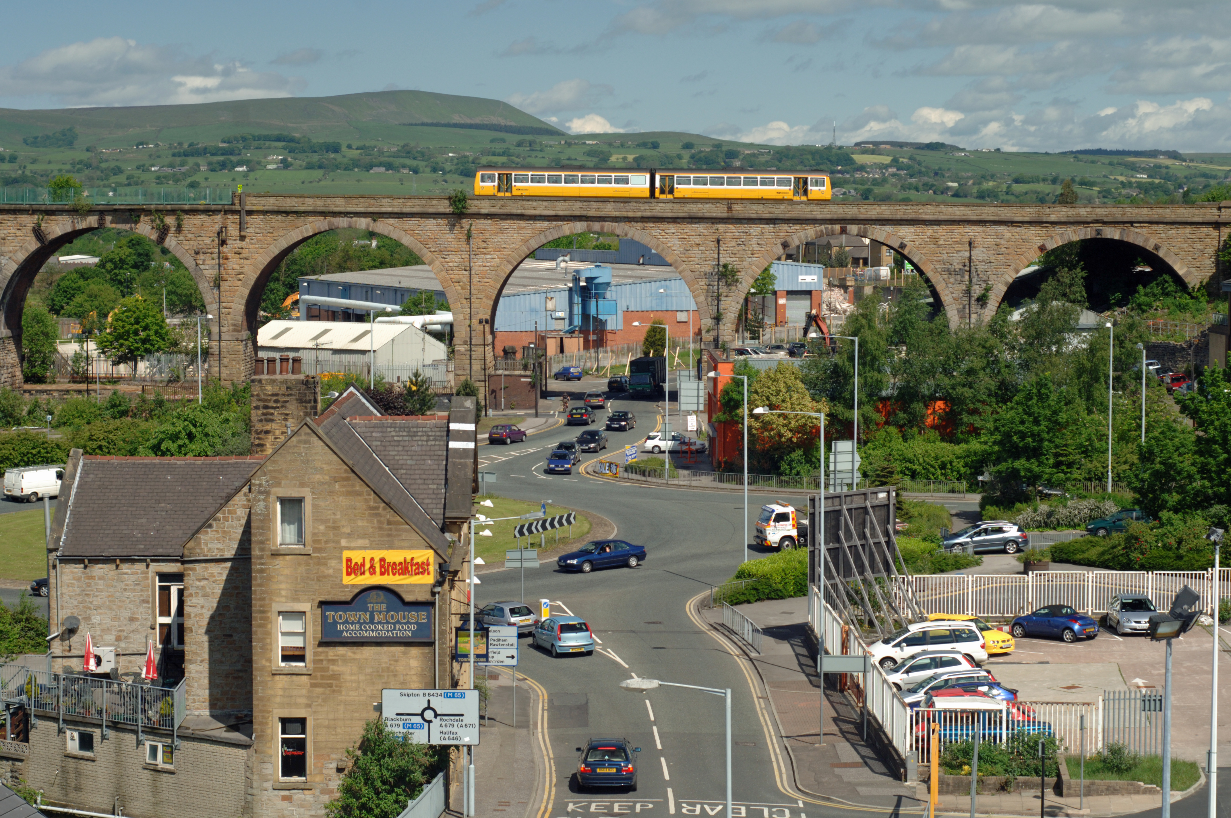 DG10626. Northern class 142. Burnley. 25.5.07.