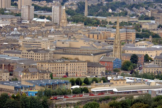 DG12743. Northern 144s. Halifax. 25.9.07.