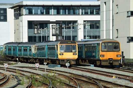 DG277341. 142076. 143625. Cardiff Queen St. 24.5.17