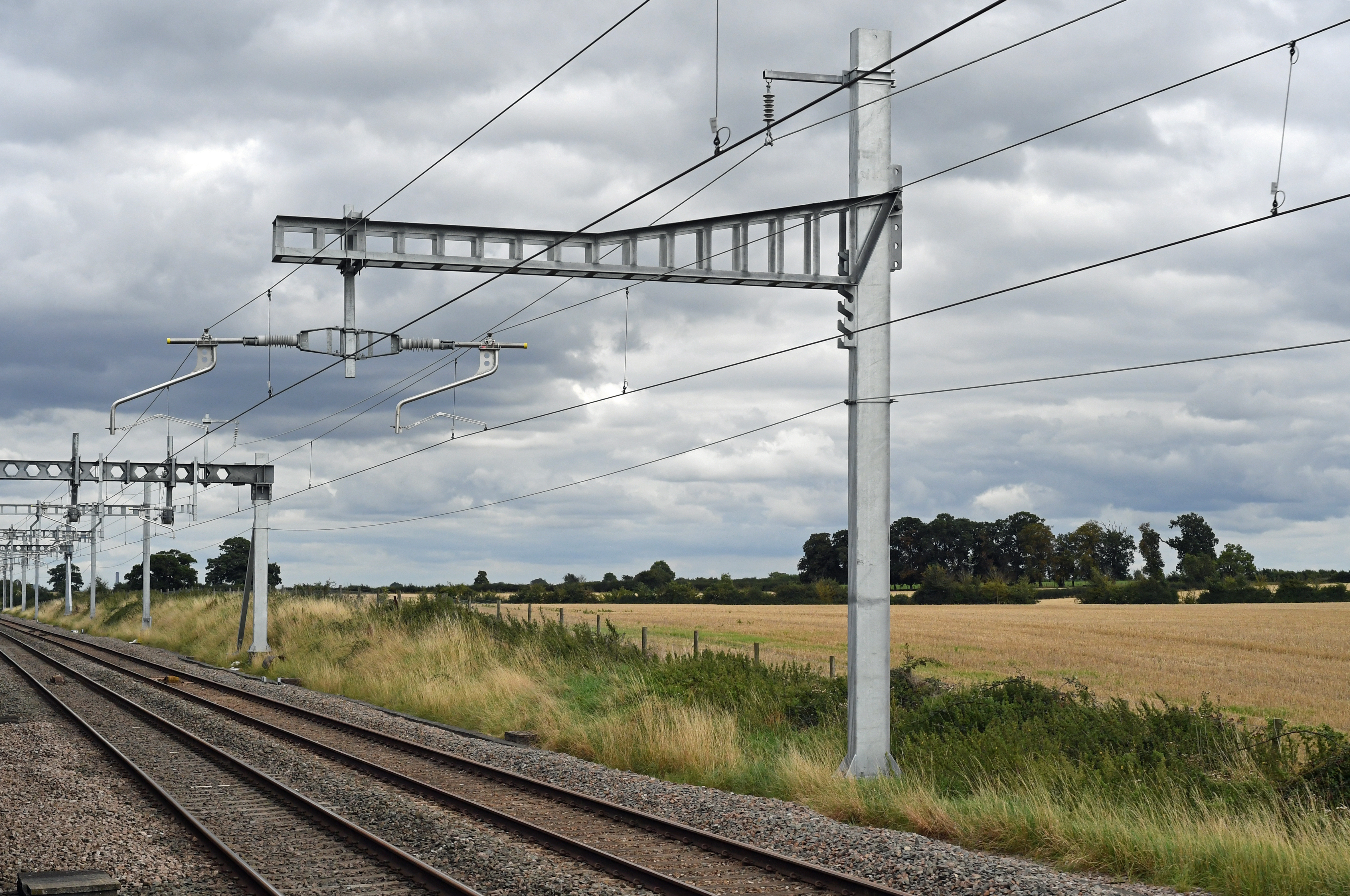 DG279884. GWML OLE masts. 24.7.17