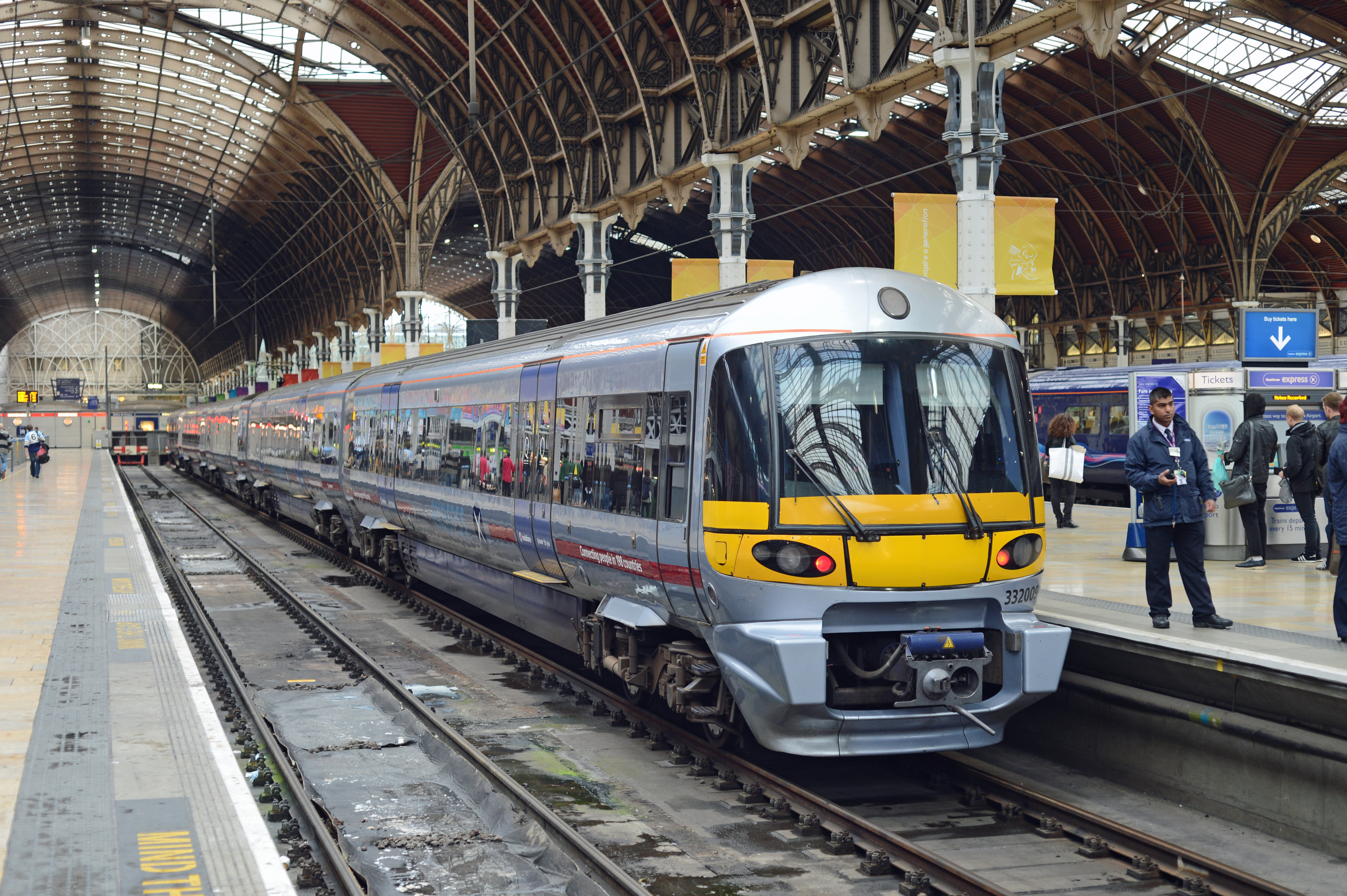 DG125655. 332009. Paddington. 23.9.12.