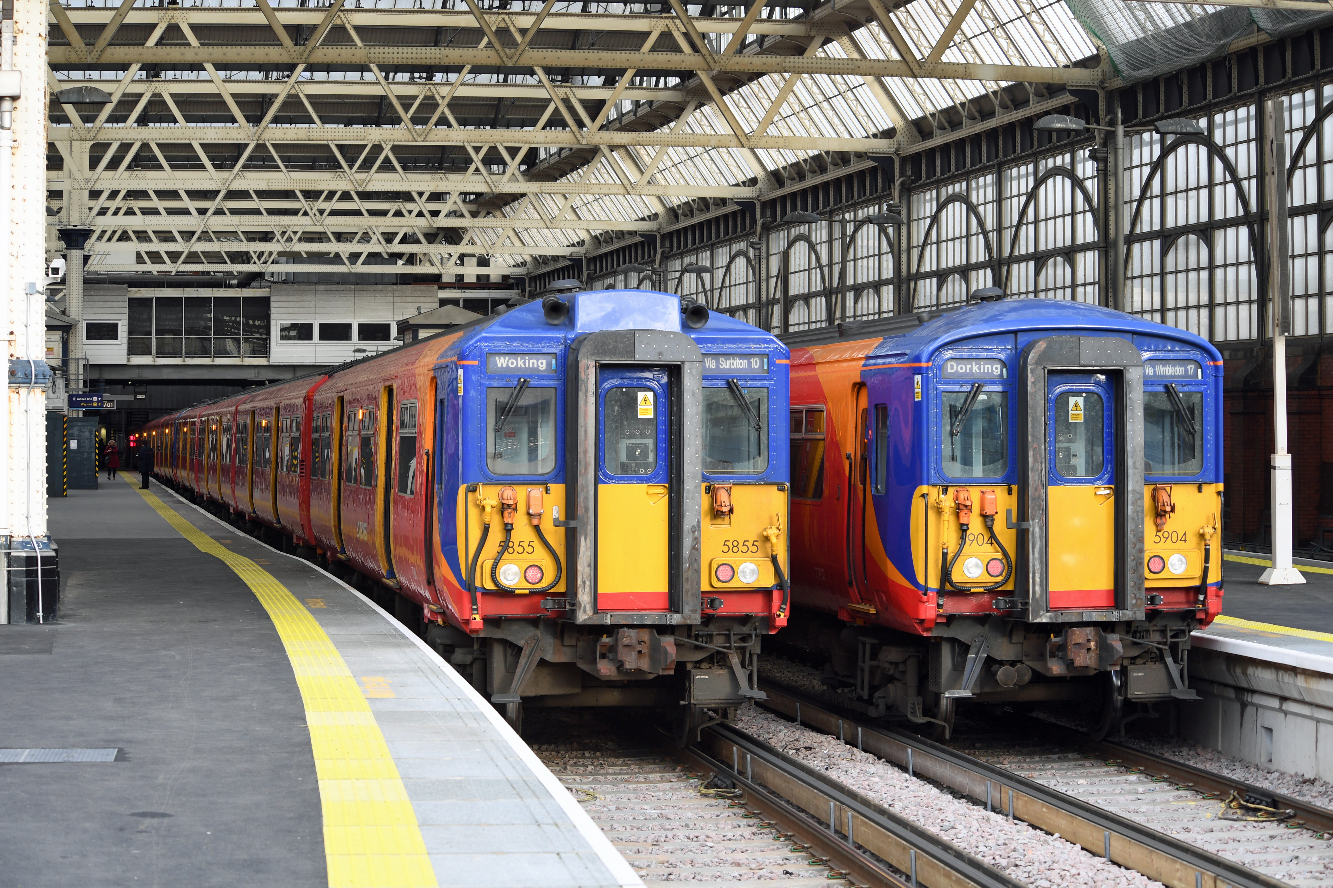 DG288310. 5855. 5904. Waterloo. London. 3.1.18