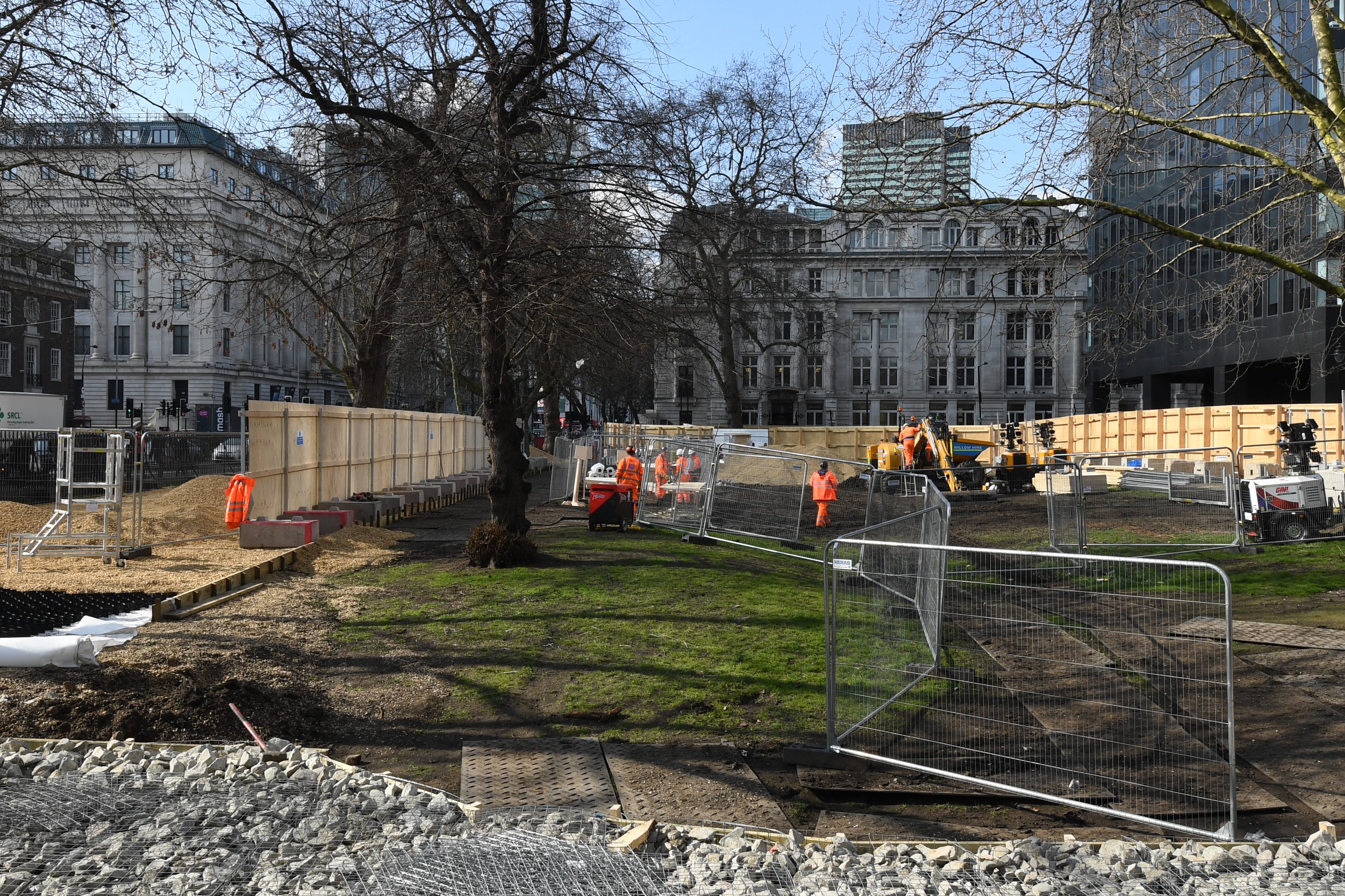 DG293960. Temporary taxi rank. Euston. 21.3.18