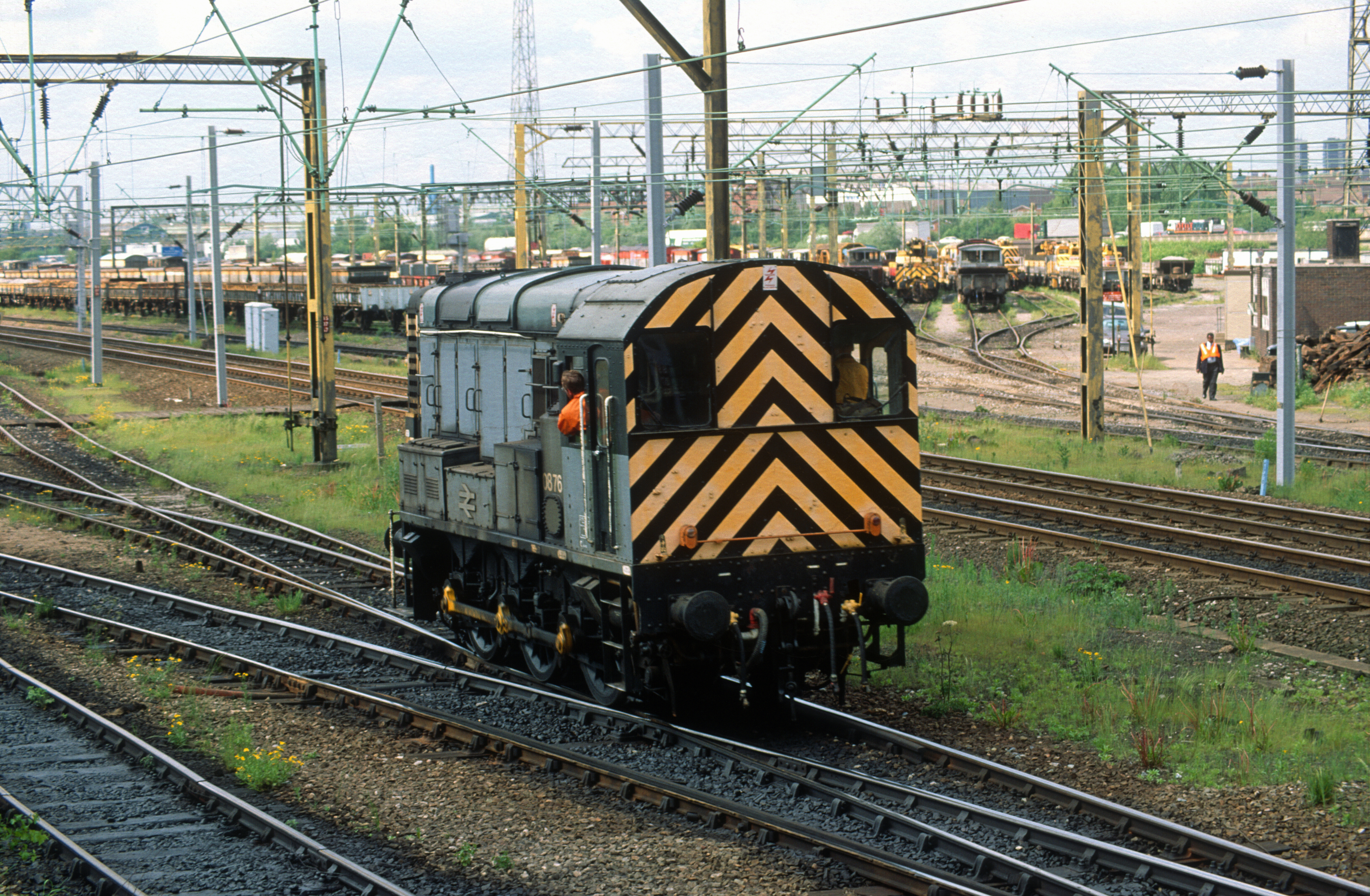 03851. 08765. Shunting the Down Yard. Bescot. 2.6.94