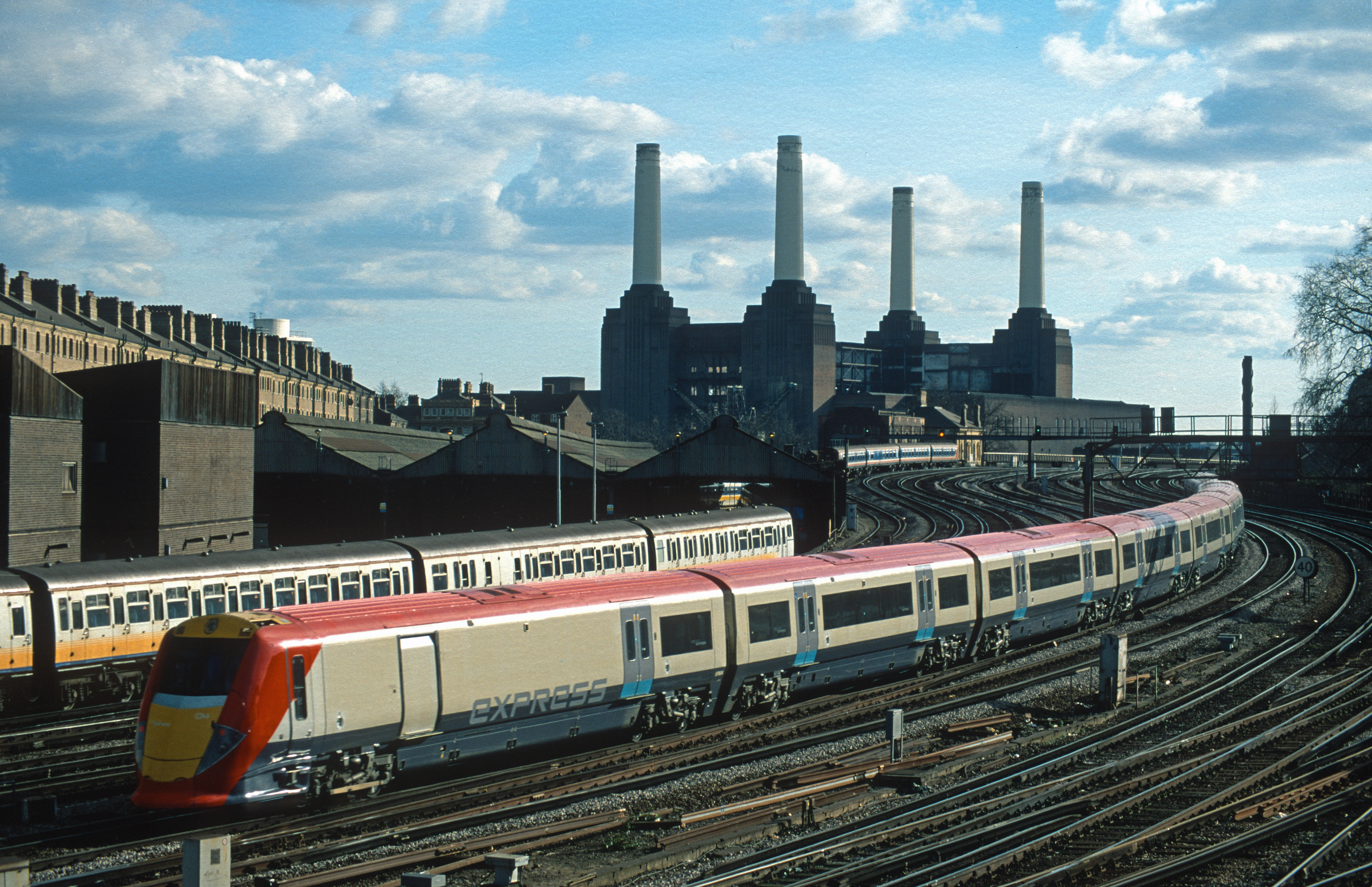 08954. 460004. 15.00 to Gatwick Airport. Victoria. 25.2.01