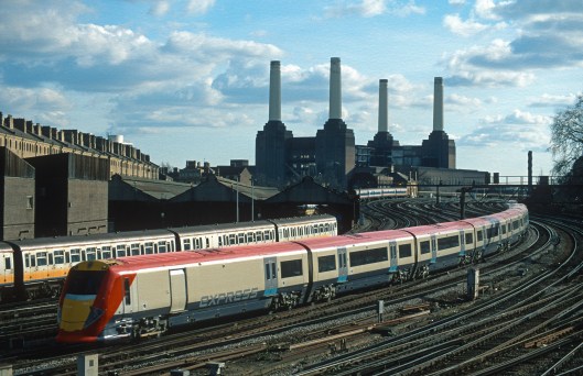 08954. 460004. 15.00 to Gatwick Airport. Victoria. 25.2.01