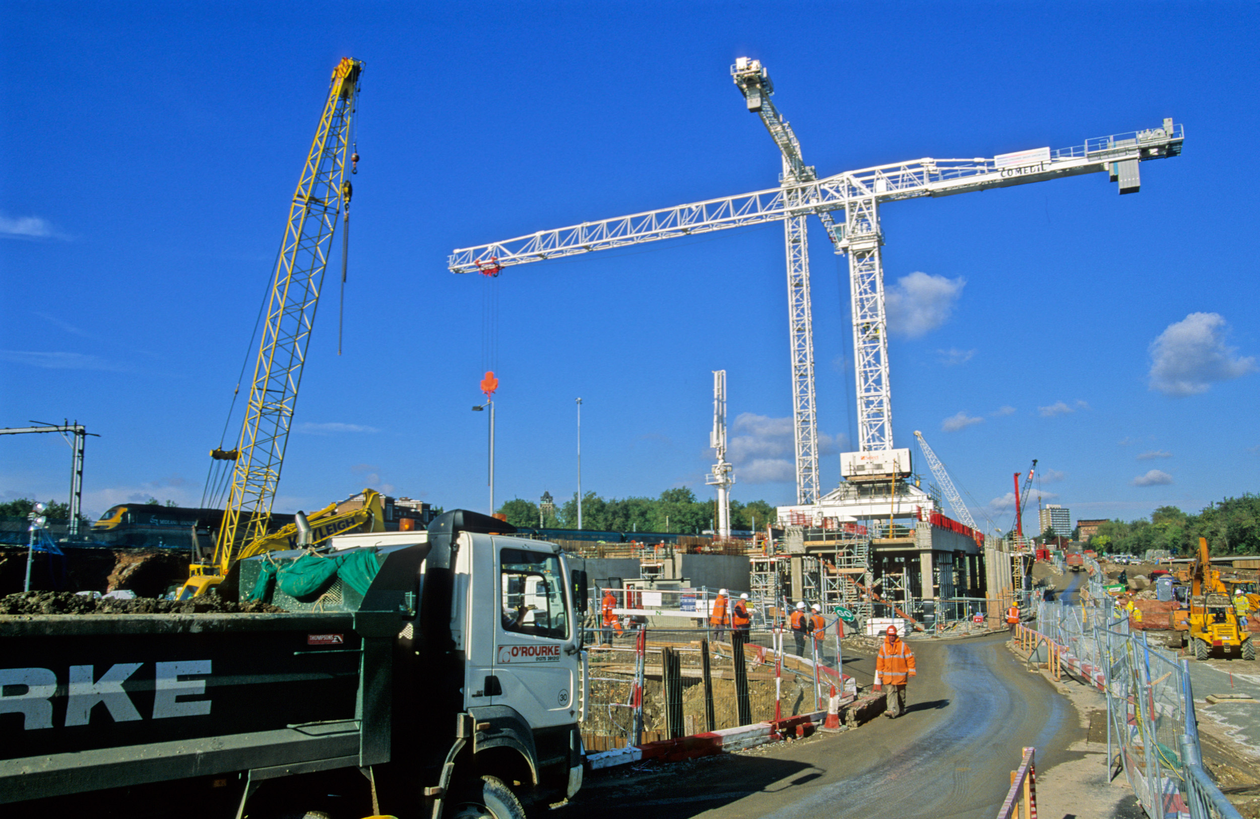 11195. Building the East side station. St Pancras. 17.10.02. 11195.