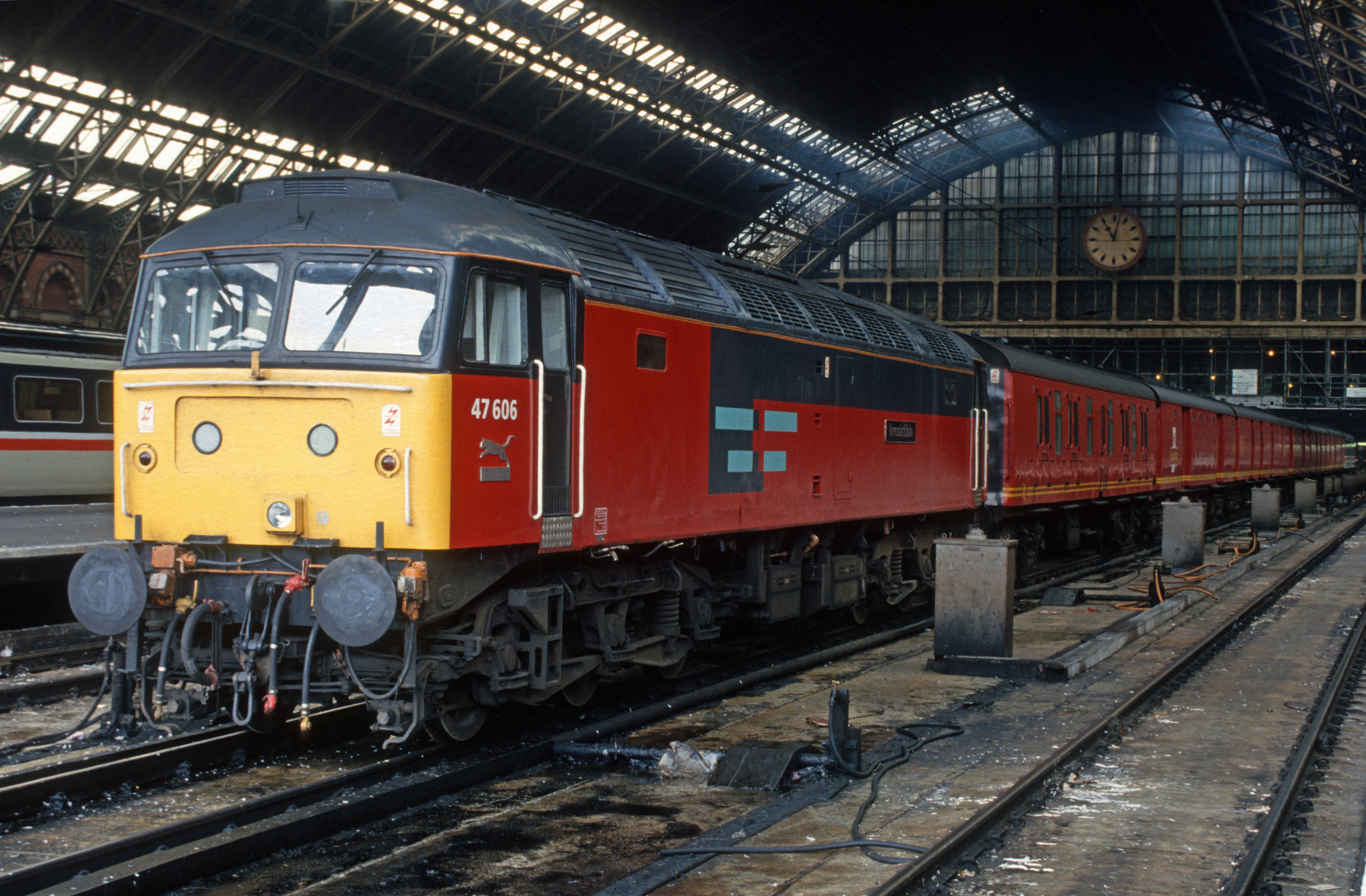 3546. 47606. Waiting for the night shift. St Pancras. 01.10.93