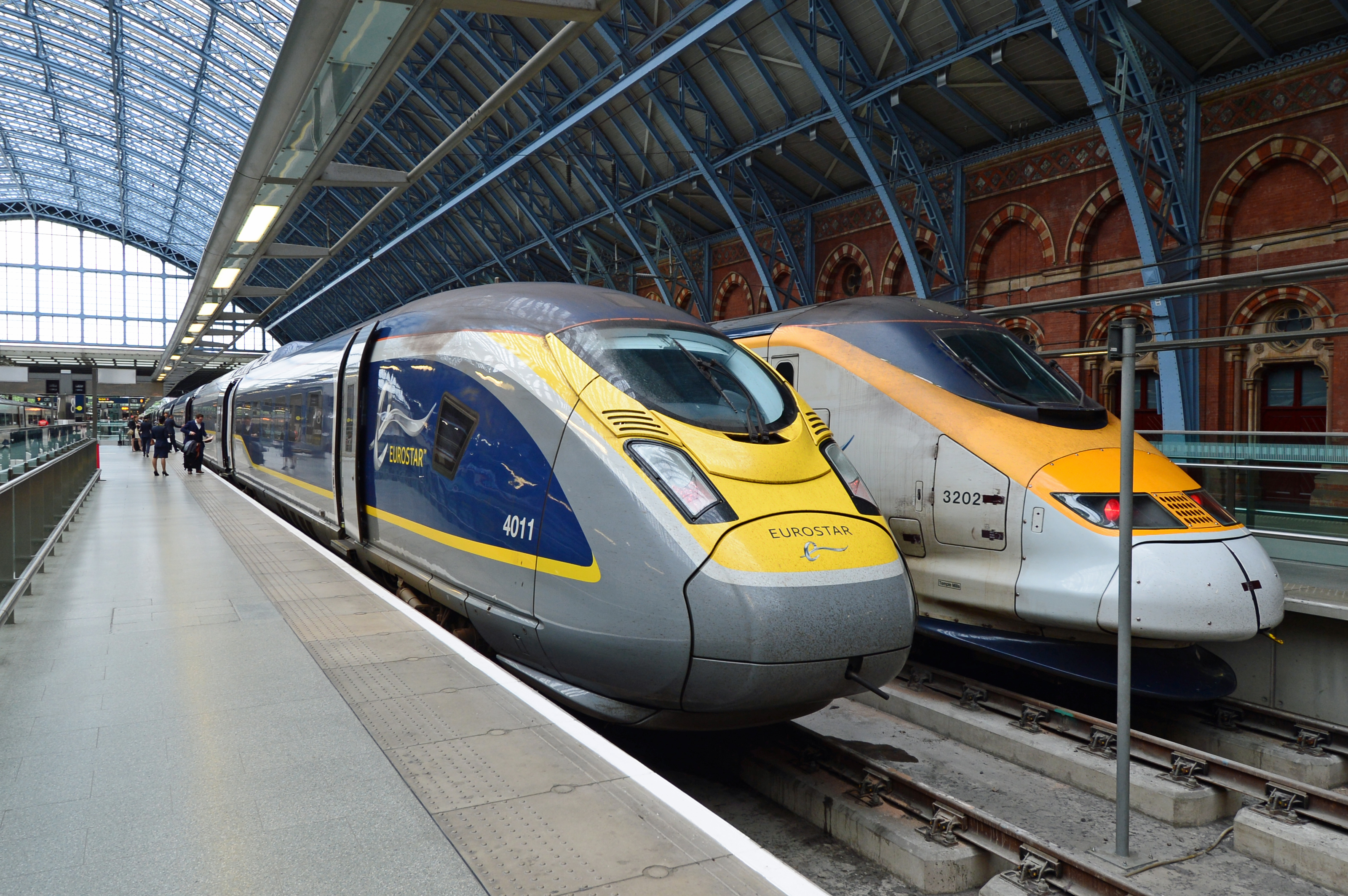 DG245805. 4011. Train 9004. St Pancras International. 14.6.16