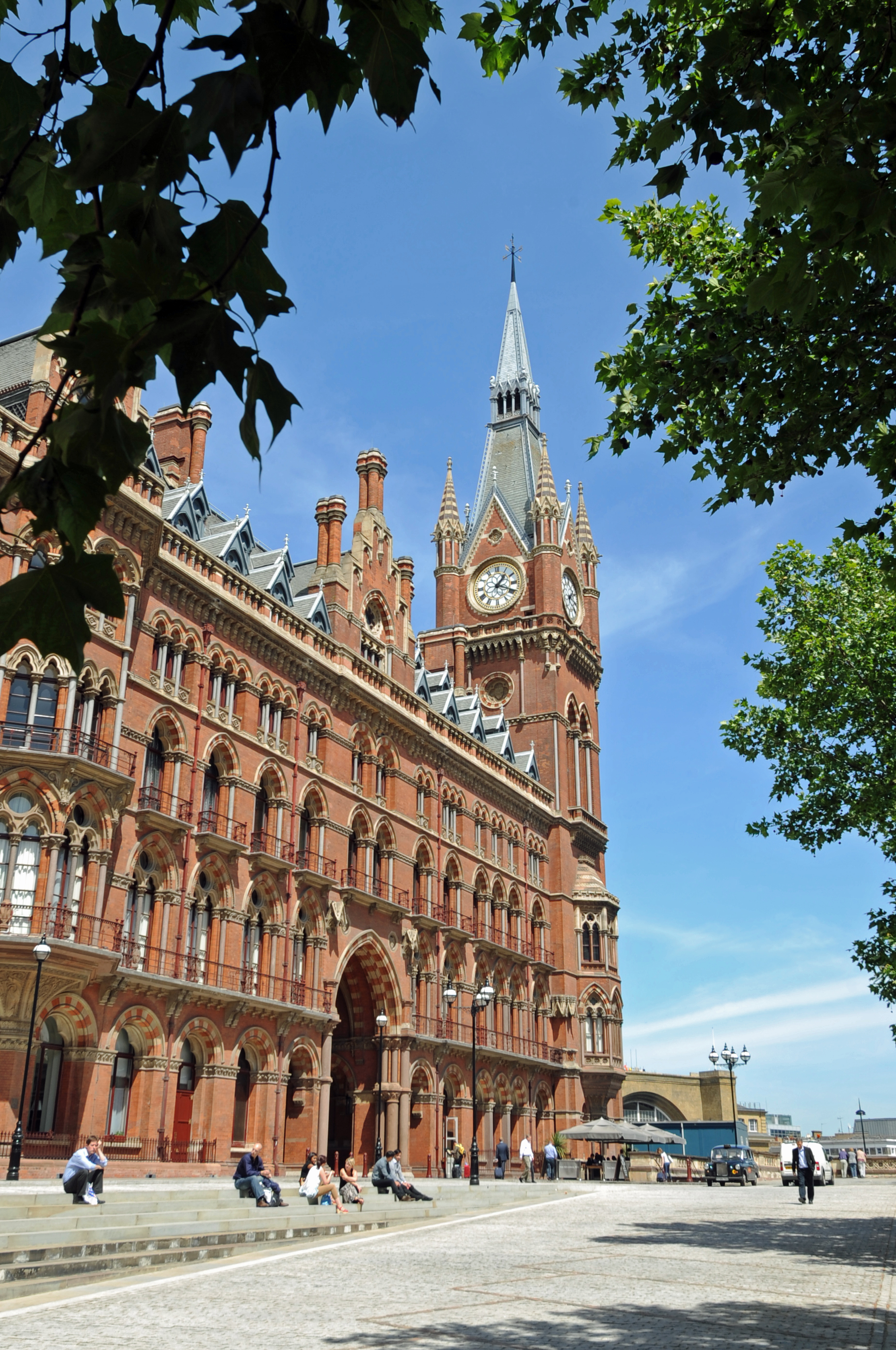 DG83088. St Pancras. 1.6.11