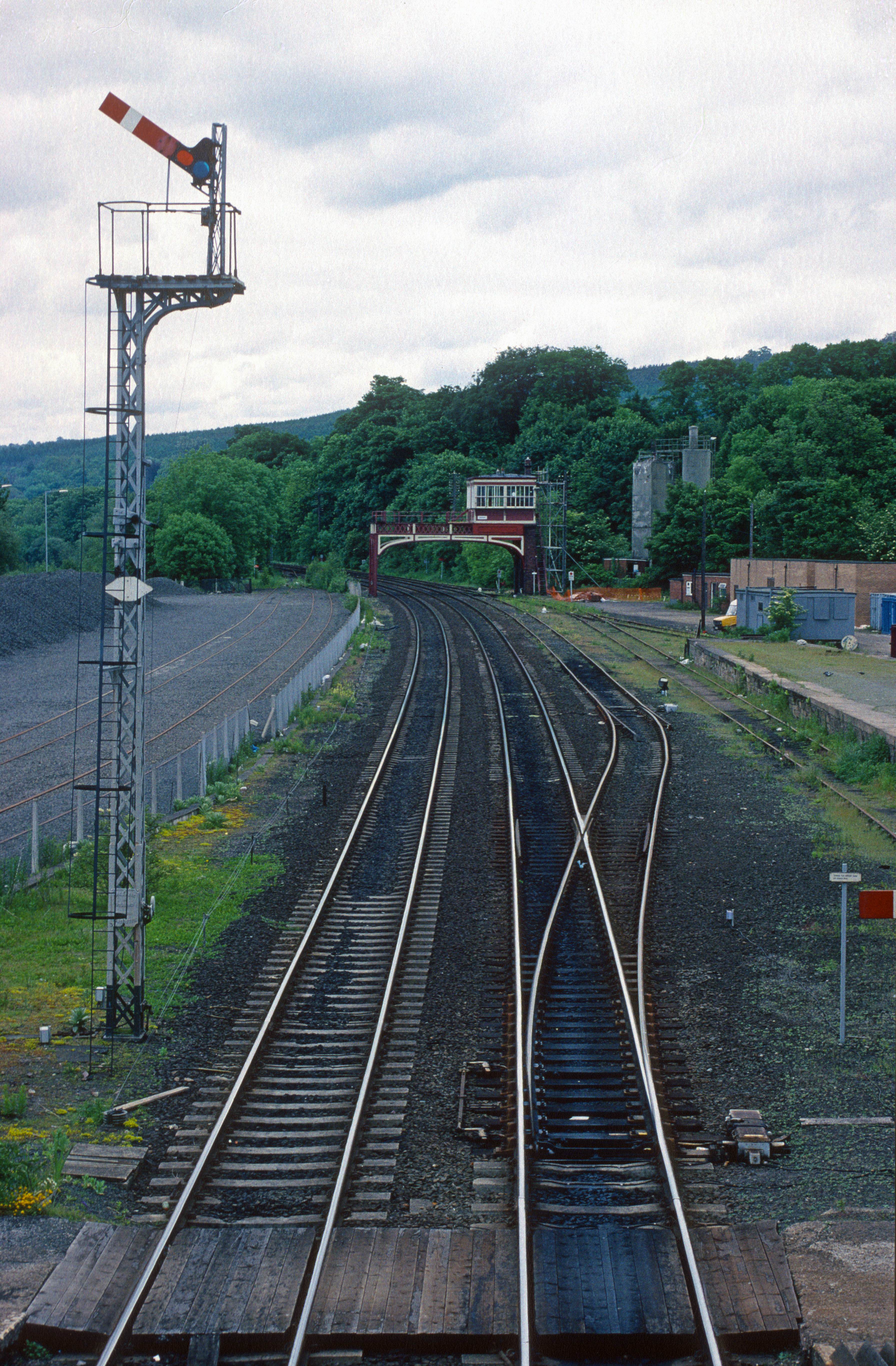 04828. Lattice post bracket signal. Heading for Newcastle. Hexham. 14.6.1995