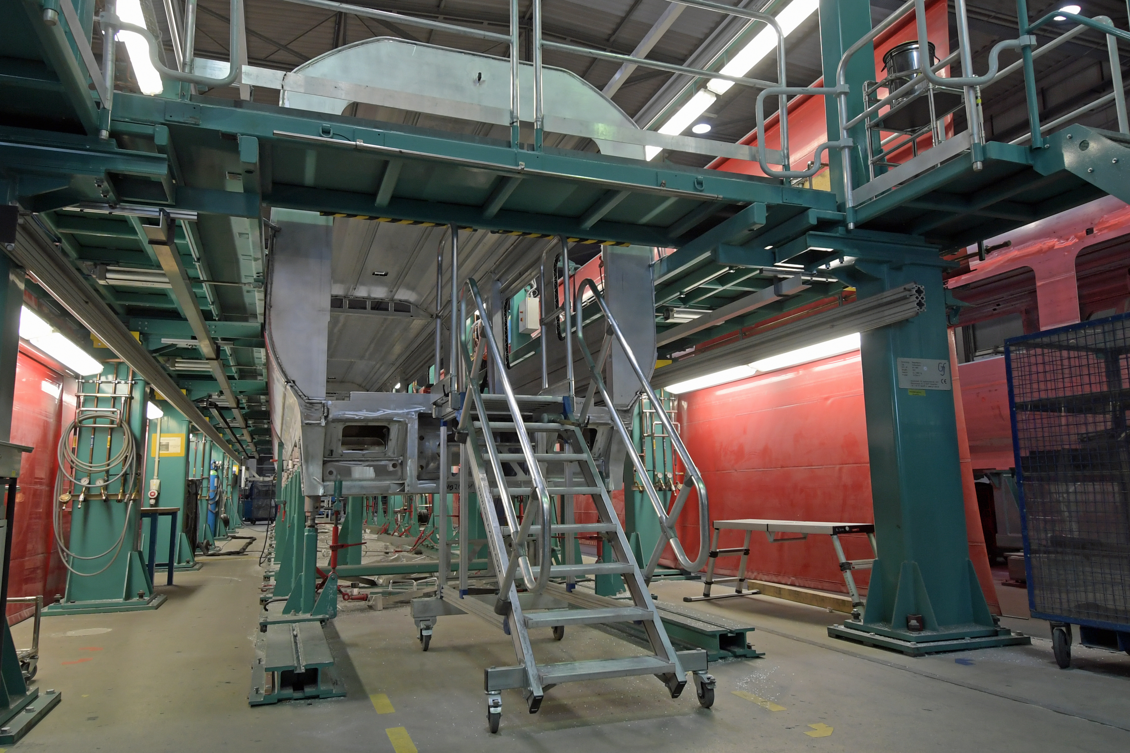 DG295070. Assembling Class 717 bodyshells. Krefield. Germany. 2.5.18