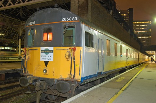 DG02179. 205033. The last thump railtour. Uckfield. 27.11.04.