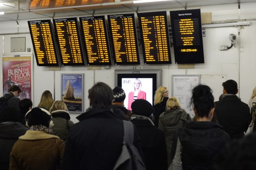 DG145521. Pax waiting for their trains. London Bridge. 12.3.13.