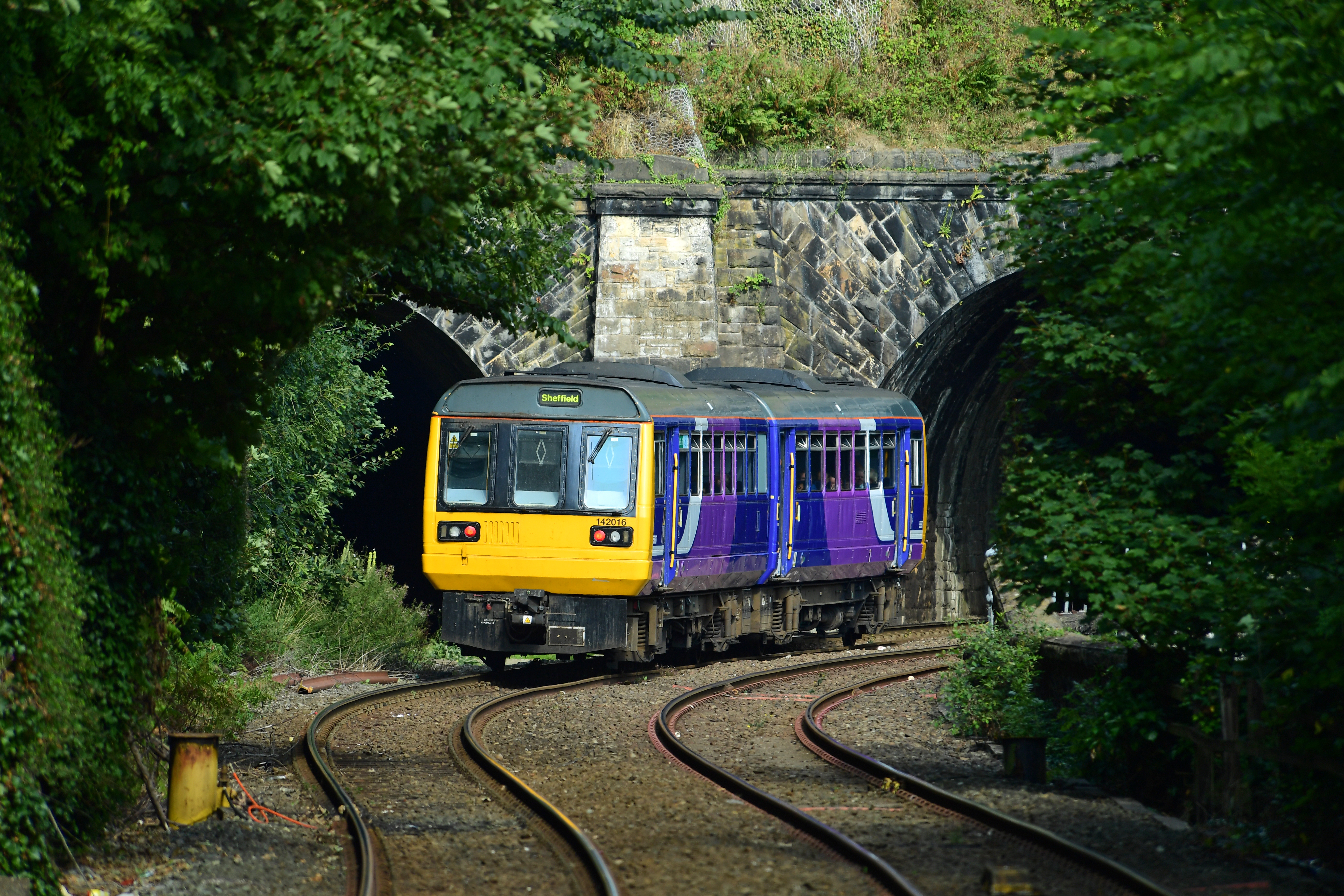 DG305822. 142016. New Mills Central. 21.8.18