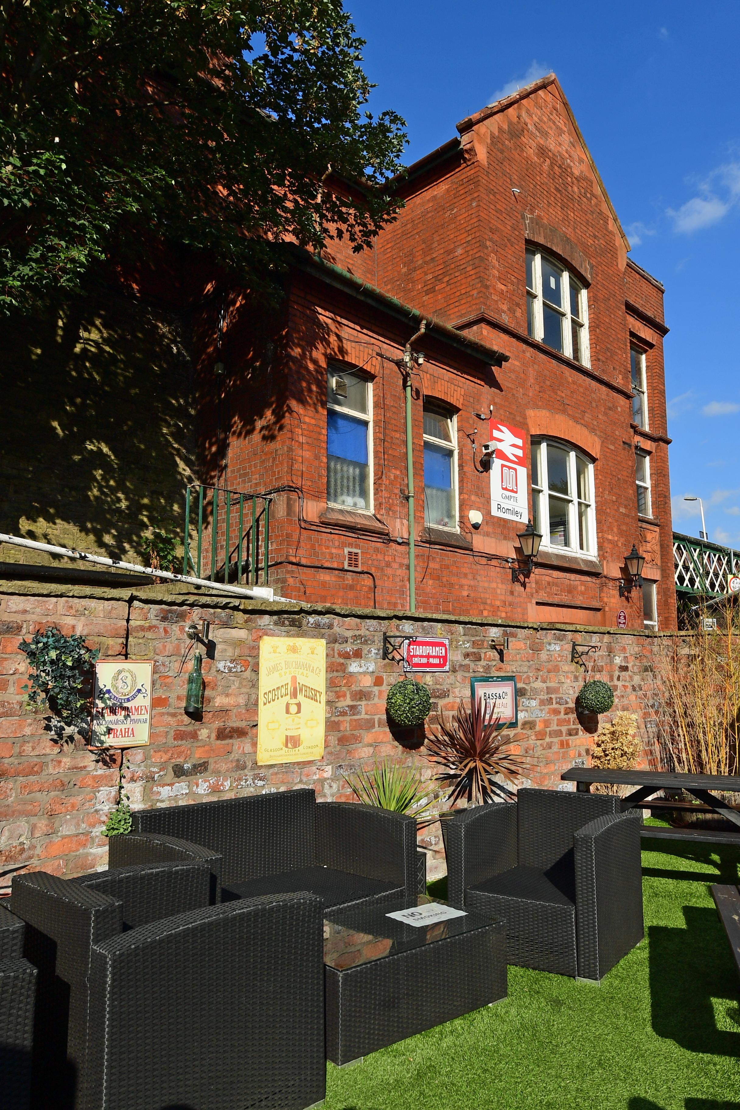 DG305837. Station building. Romily. 21.8.18