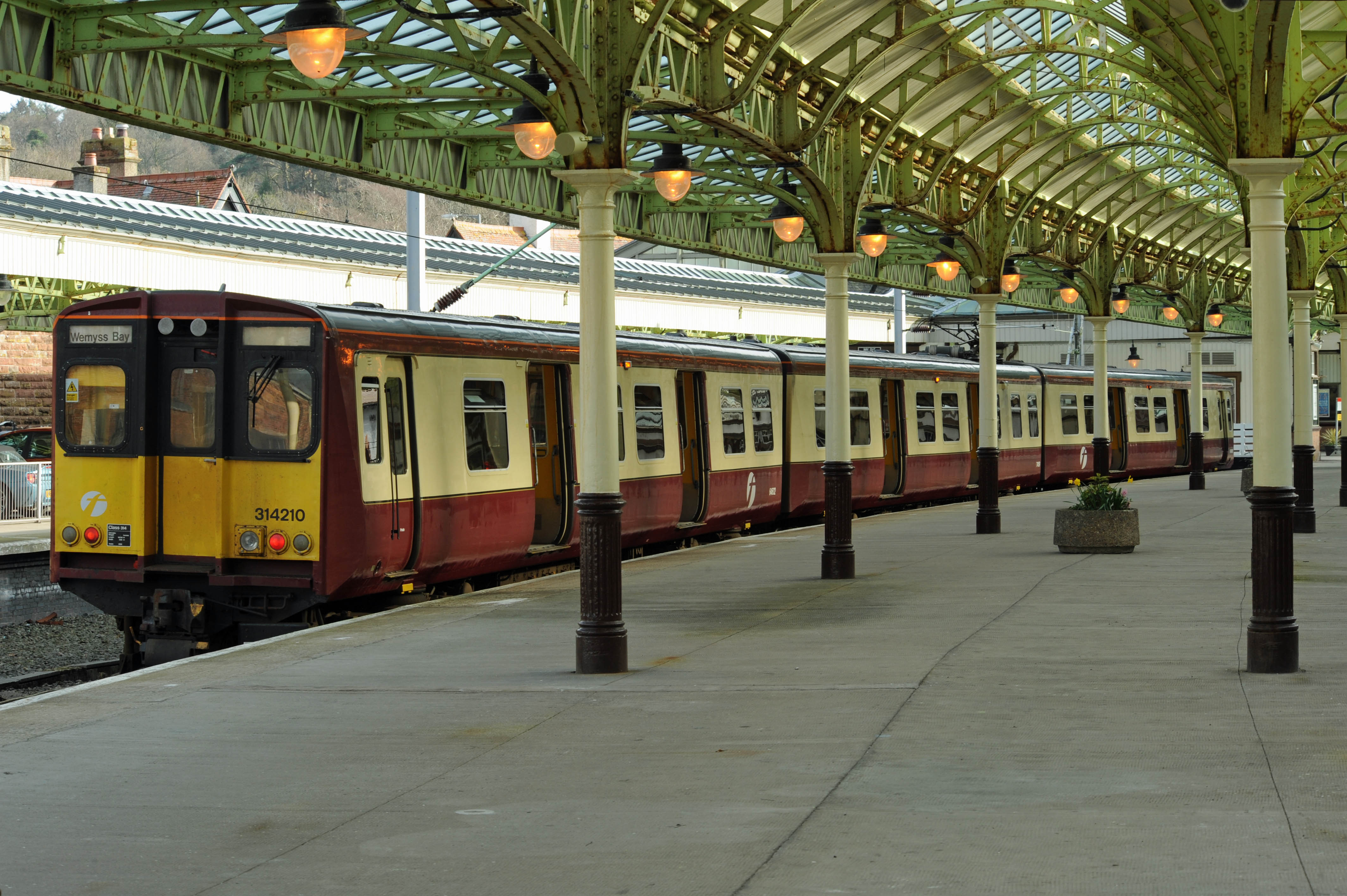 DG107942. 314210. Wemyss Bay. 28.3.12.