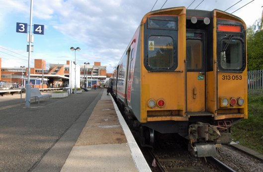 DG00817. 313053. Stevenage. 6.5.04.crop