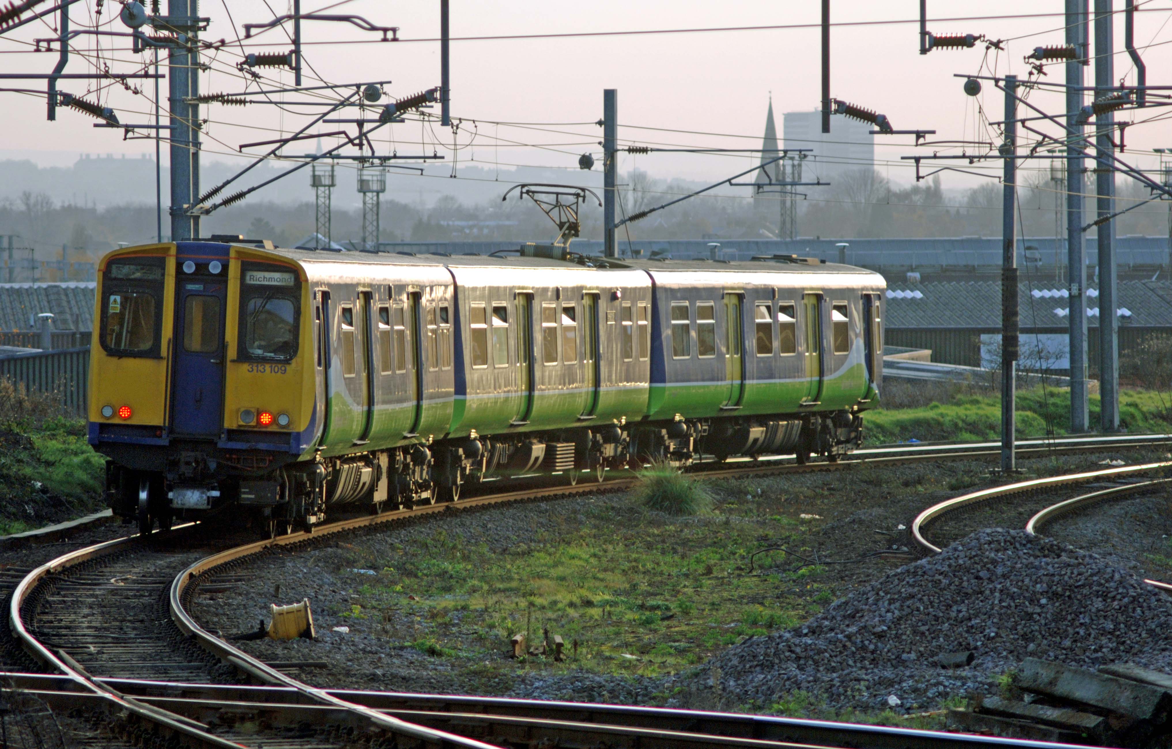 DG05131. 313109. Willesden Jn. 15.12.05.