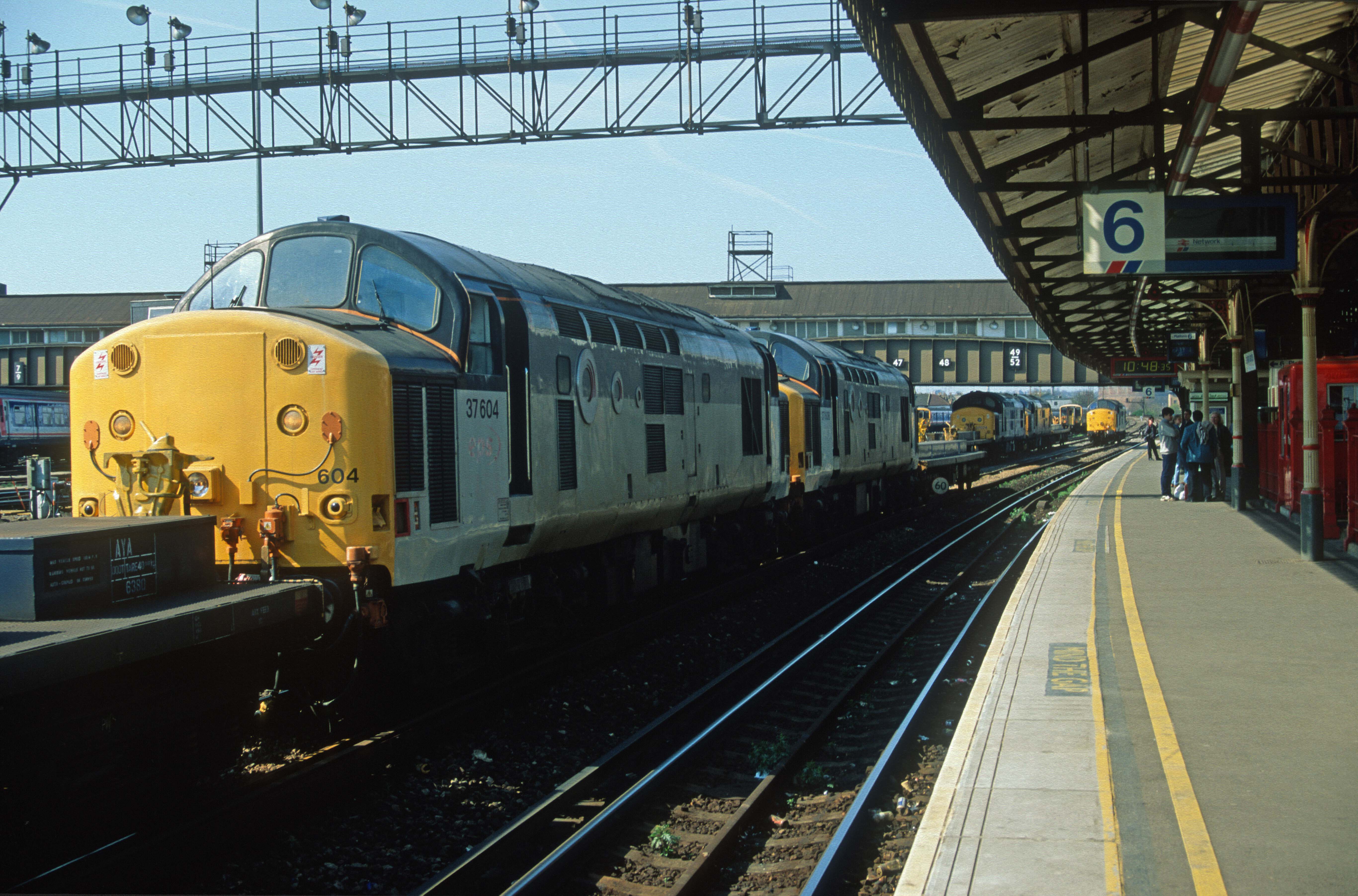 05567. 37604. 37605. stabled in the yard. Clapham Jn. 21.4.1996crop