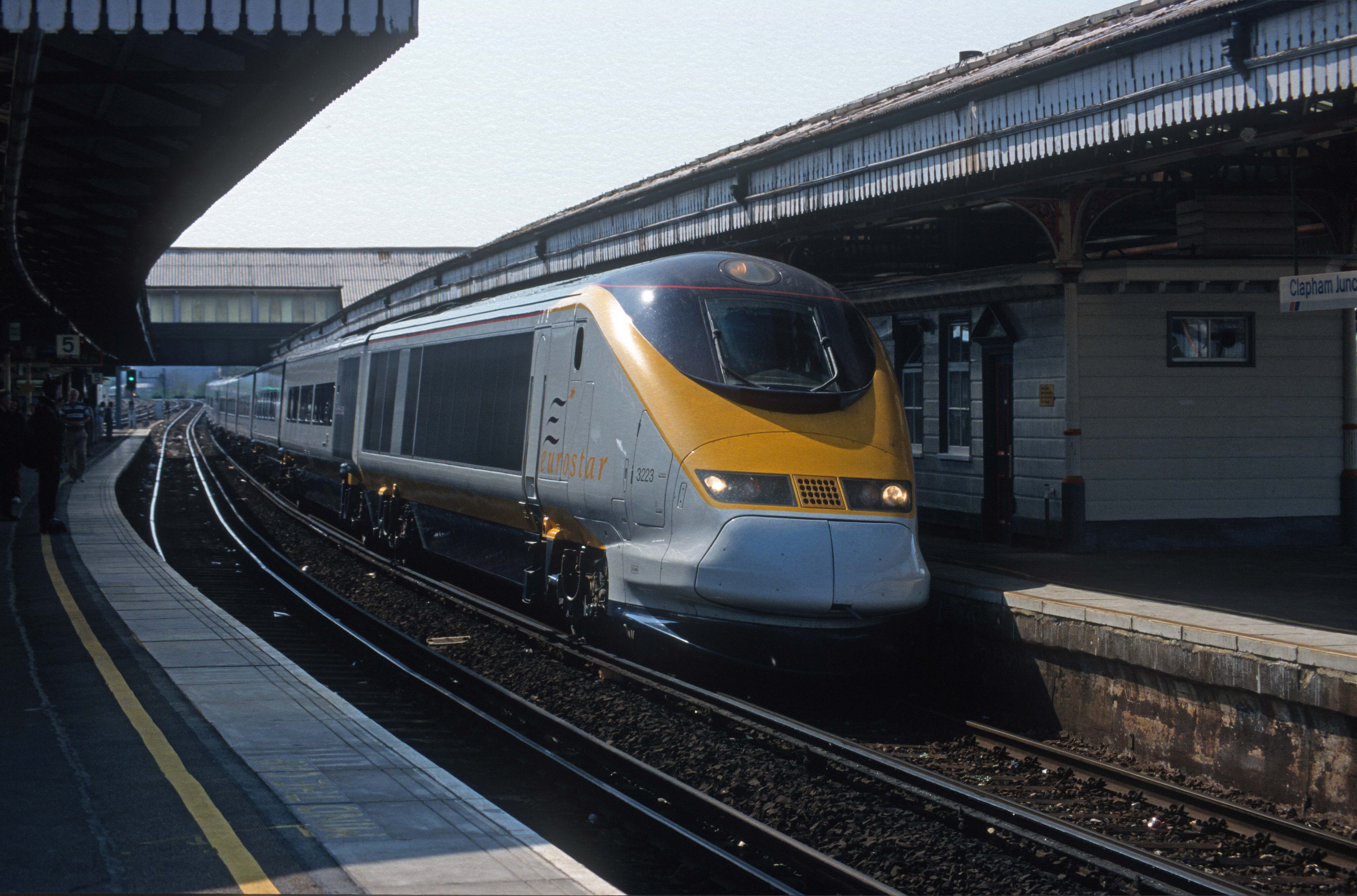 05575. 3223. Clapham Jn. 21.4.1996crop