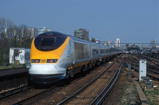05577. 3224. ECS to Waterloo. Clapham Jn. 21.4.1996crop