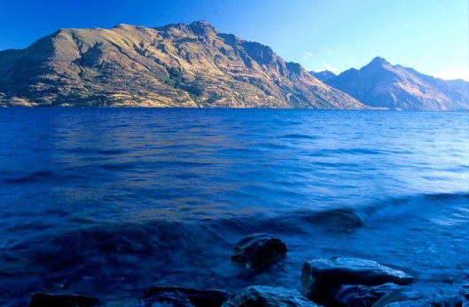 T9075. Queenstown. S Island. New Zealand. 1999.crop