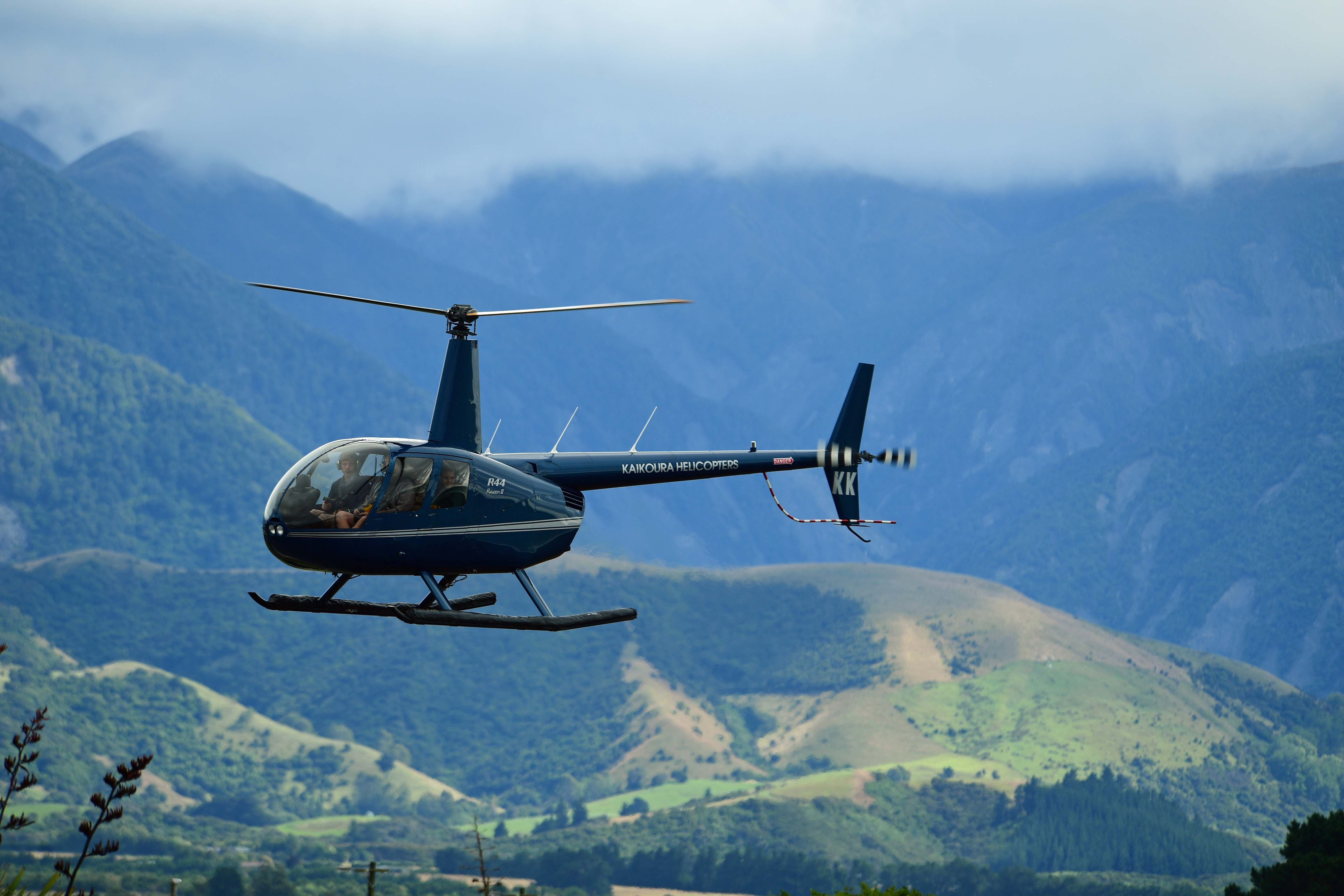 dg316252. whale watching helicopter. kaikoura. new zealand. 14.1.19crop