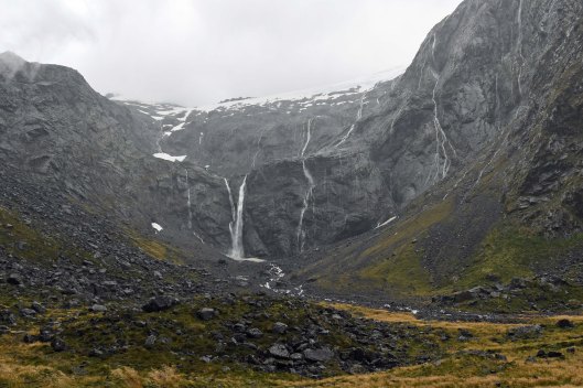 dg317643. waterfalls. milford sound highway. south island. new zealand. 23.1.19crop