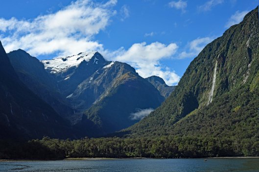 dg317795. milford sound. south island. new zealand. 23.1.19crop