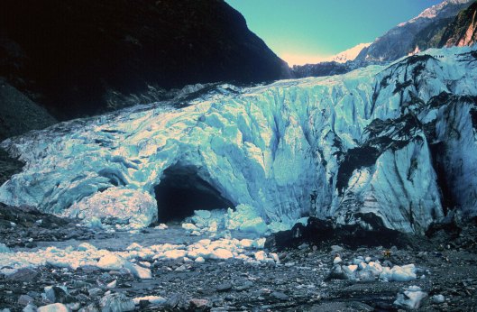 t8966. franz joseph glacier base and climbers. new zaealand 1999.crop