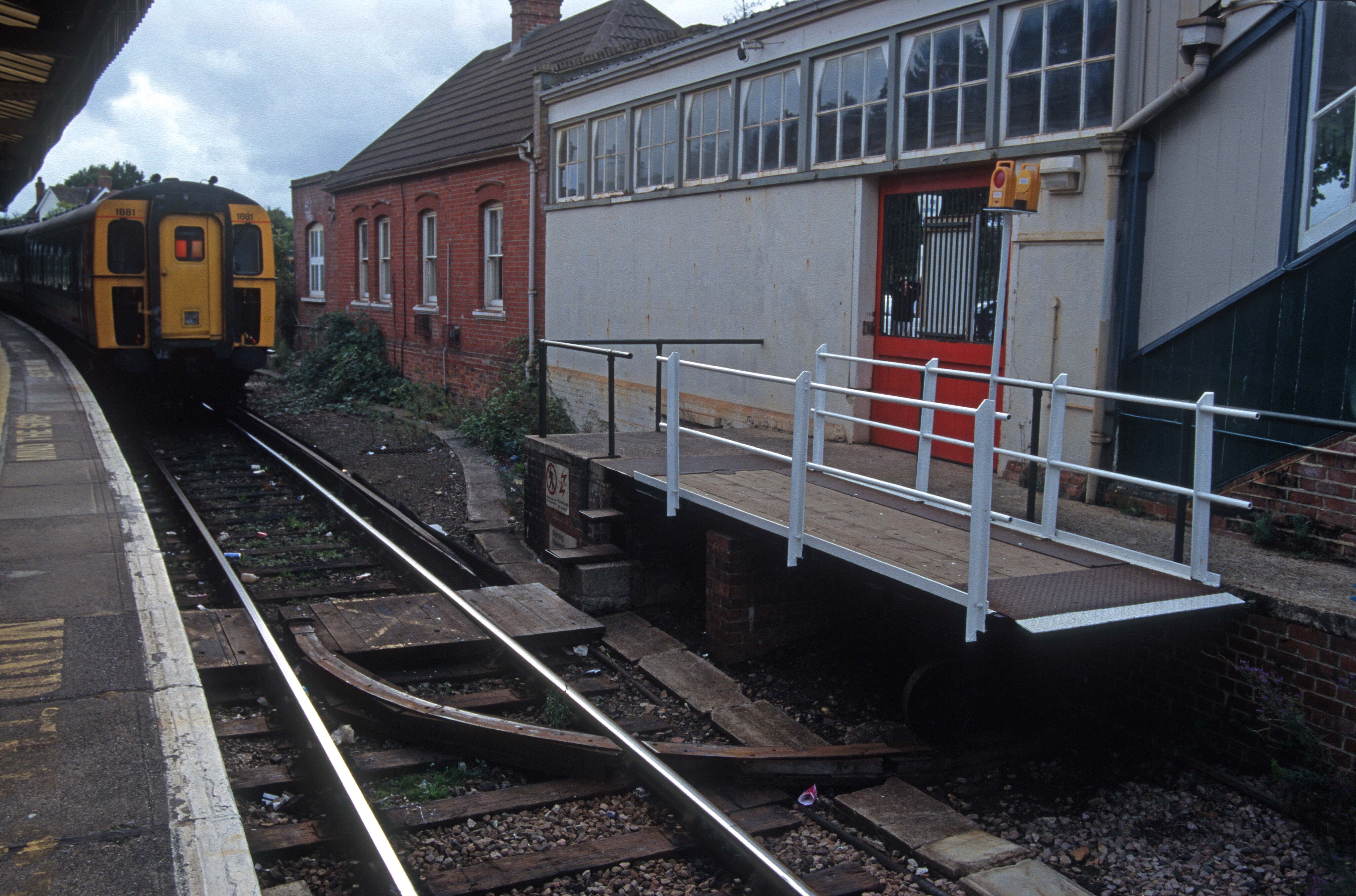 06202. Swing bridge across the tracks. Brockenhurst. xx.9.96.crop