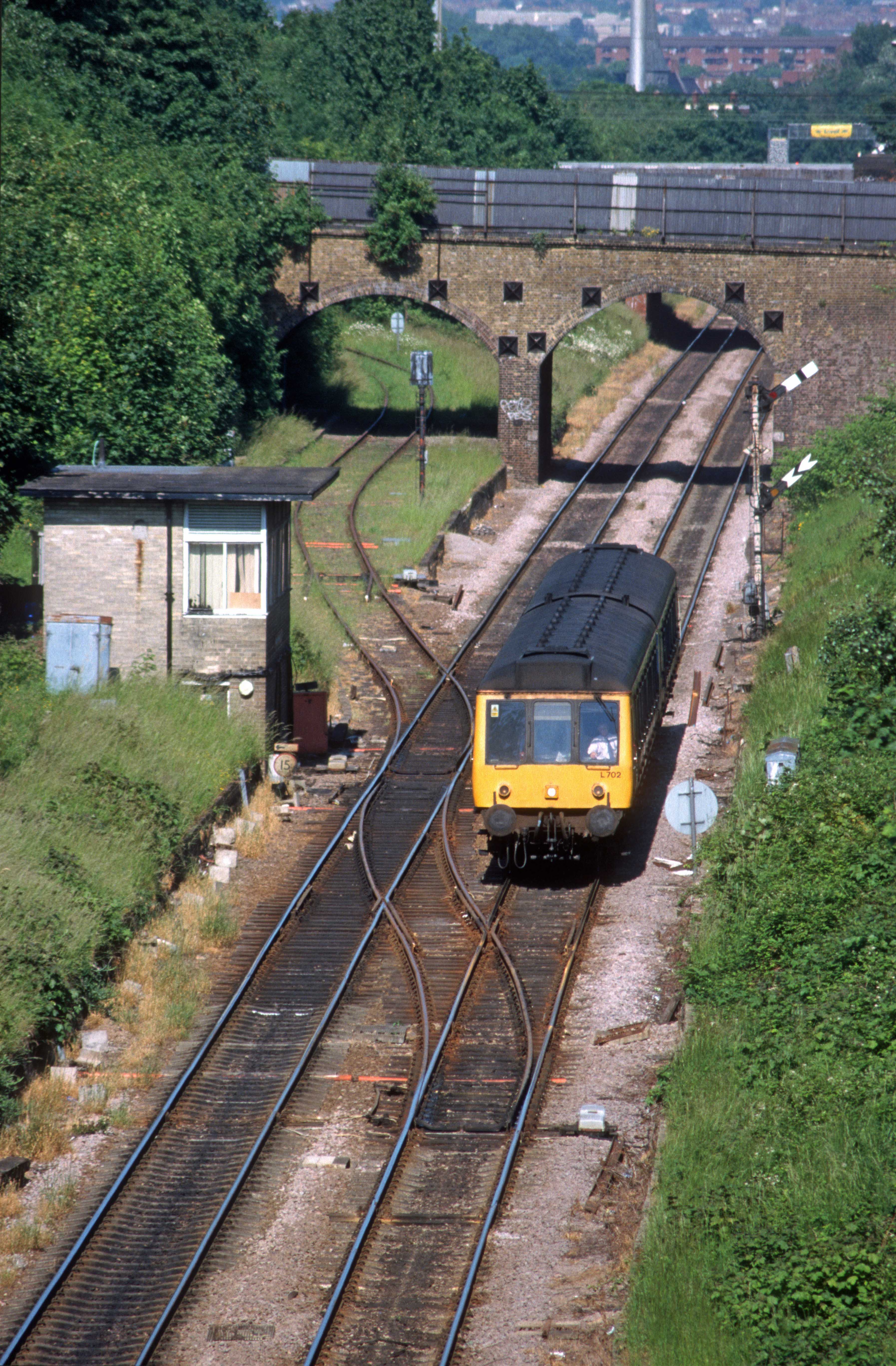 06893. L702 51356. 51398. 15.38 Barking to Gospel Oak. Harringay Park Junction. 1.6.99crop
