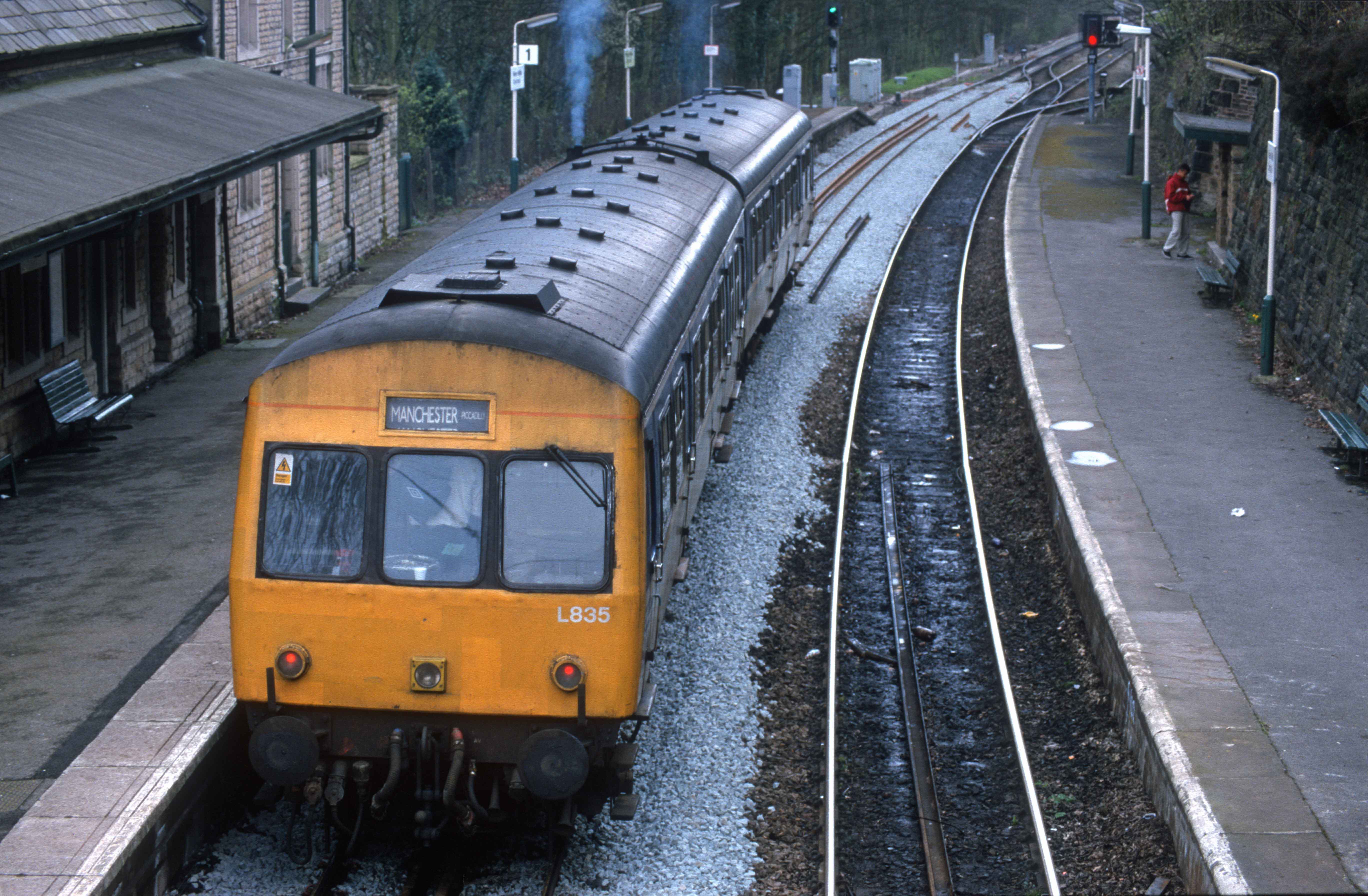 7655. L835 51432 + 51498. 14.02. New Mills - Manchester Piccadilly. New Mills Central.14.4.2000crop