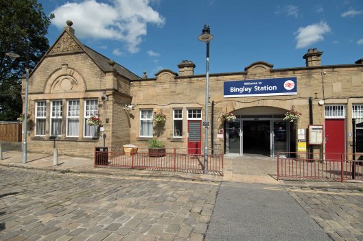 DG329705. Station frontage. Bingley. 29.7.19.crop