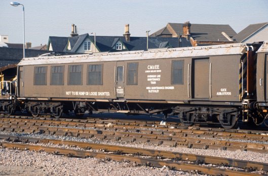0102. ADB 975705. Bedford. 04.10.1989.+crop