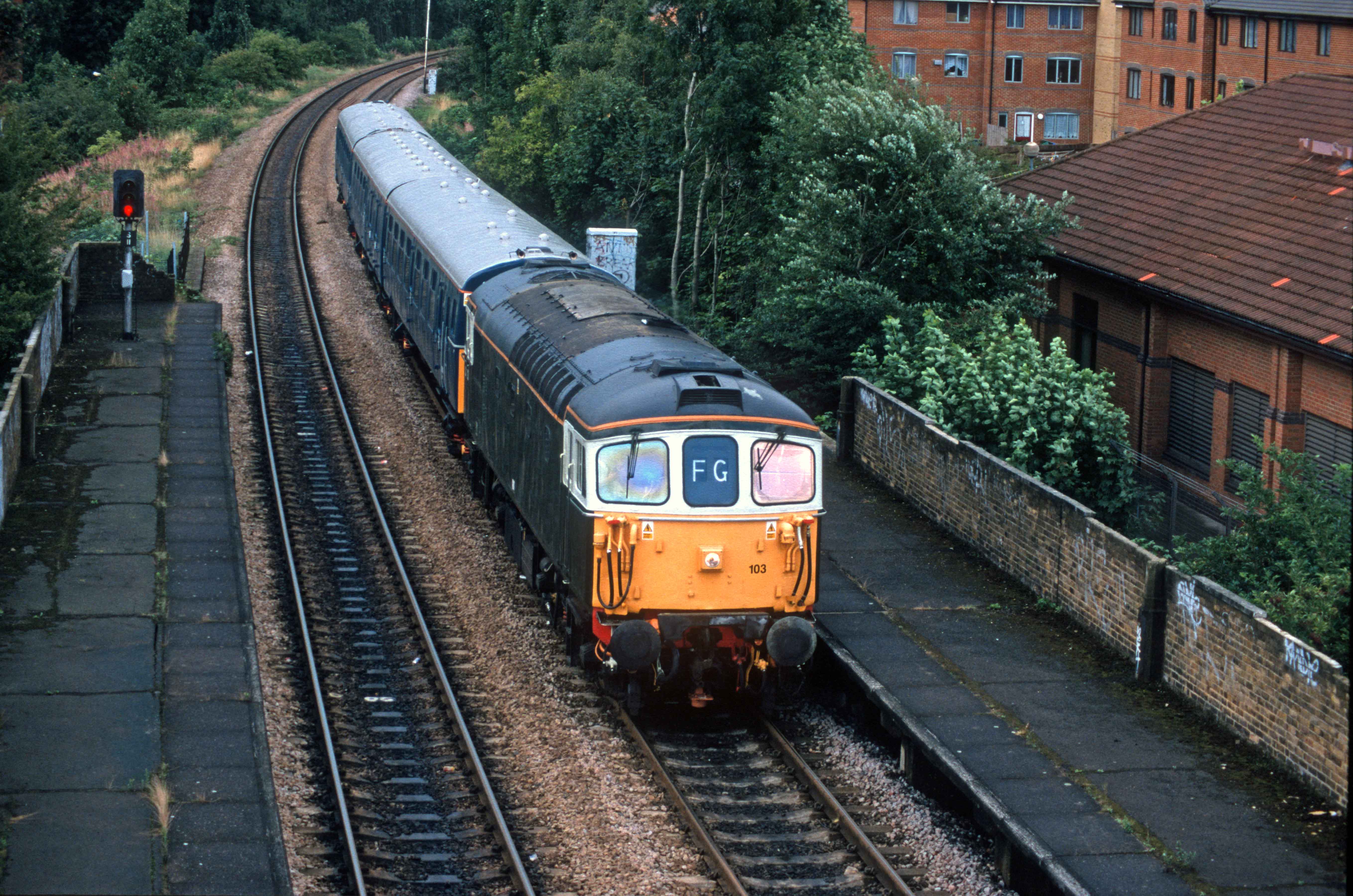 07110. 33103. 3TC No 417. 14.08 Barking - Gospel Oak. Harringay Green Lanes. 18.08.1999crop