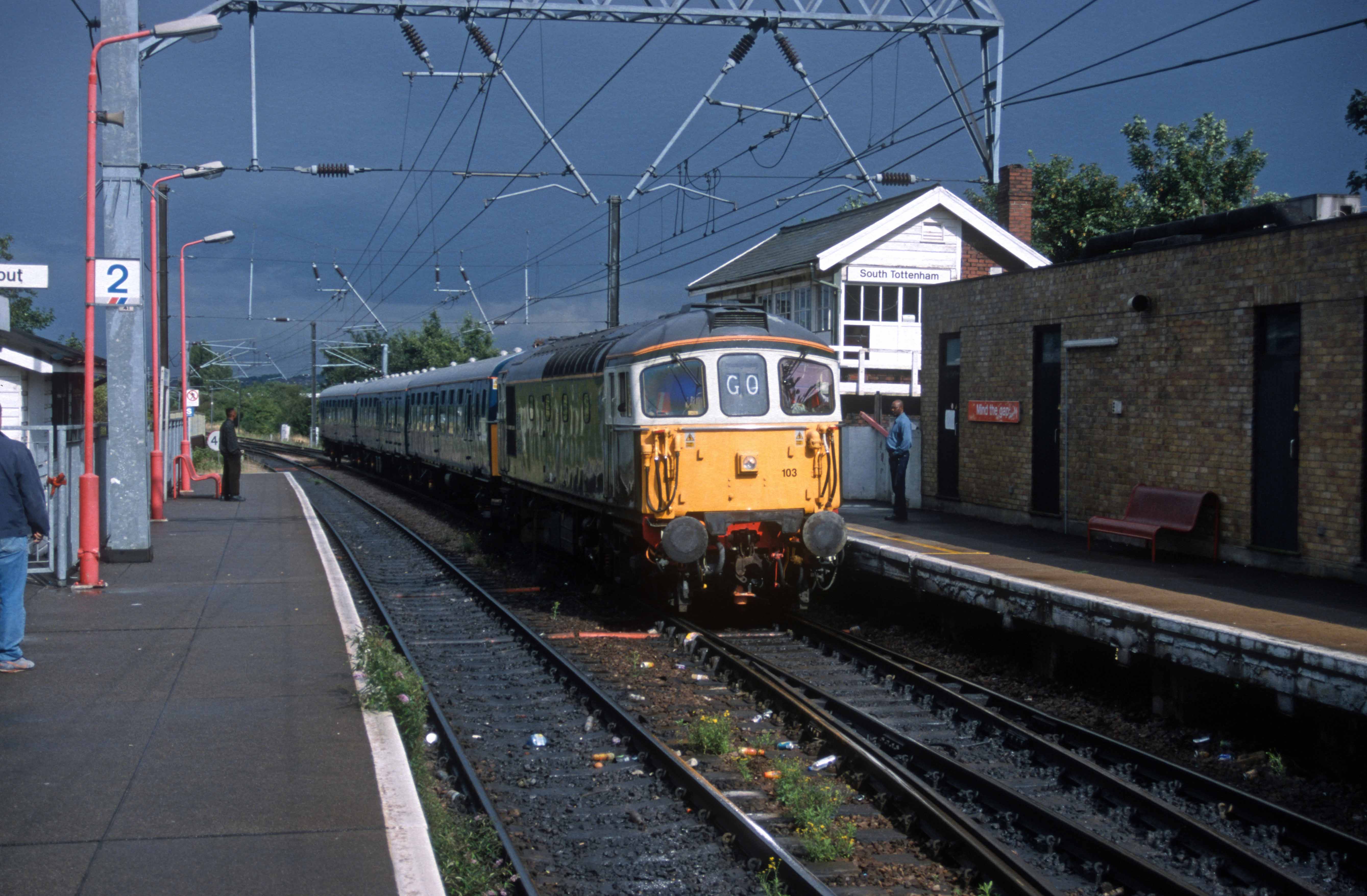07122. 33103. 3TC No 417. 15.38 Barking - Gospel Oak. South Tottenham. 18.08.1999crop