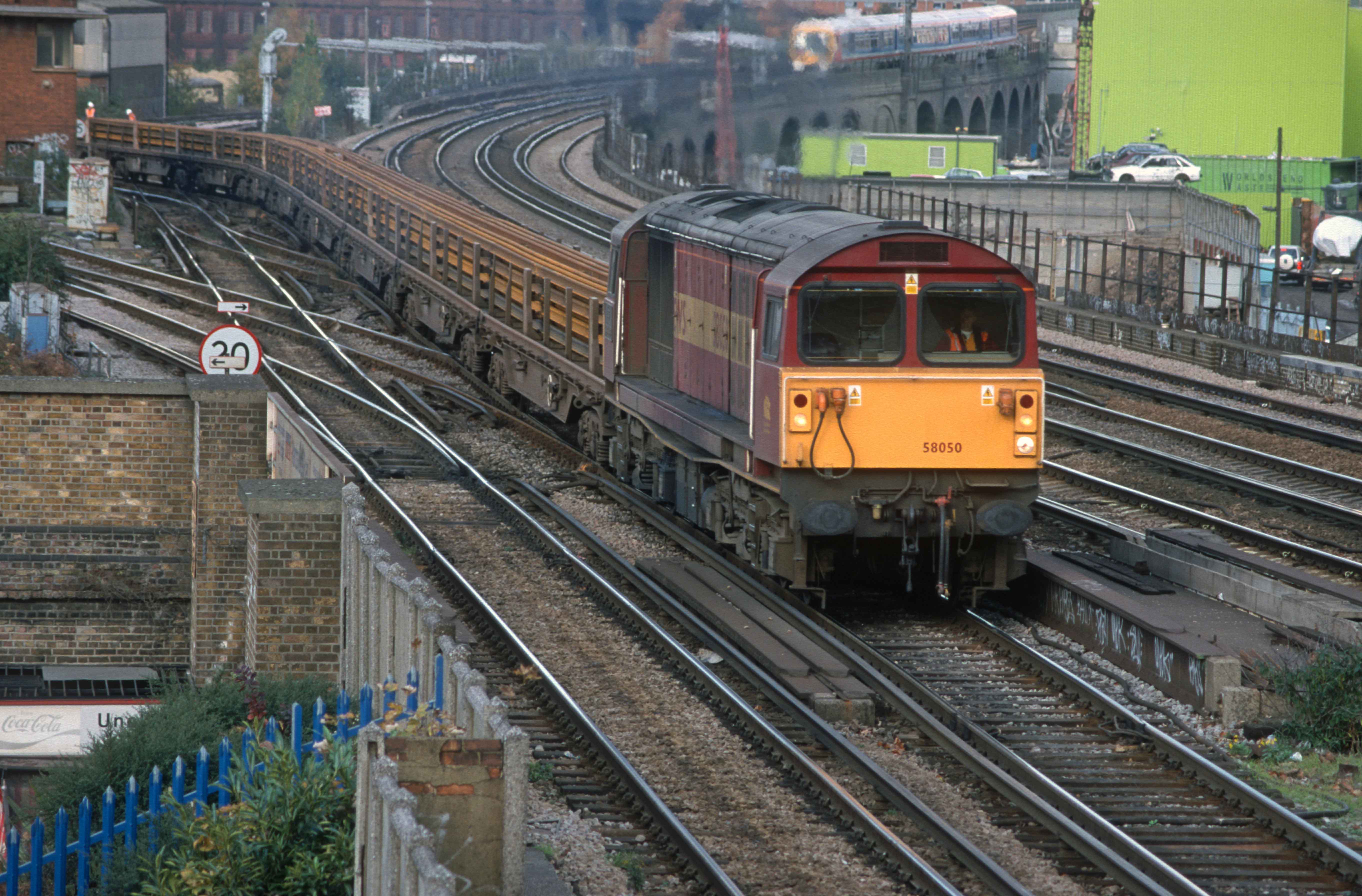 07306. 58050. CWR train heading for Hoo Jn. Wandsworth Rd. 17.11.1999crop